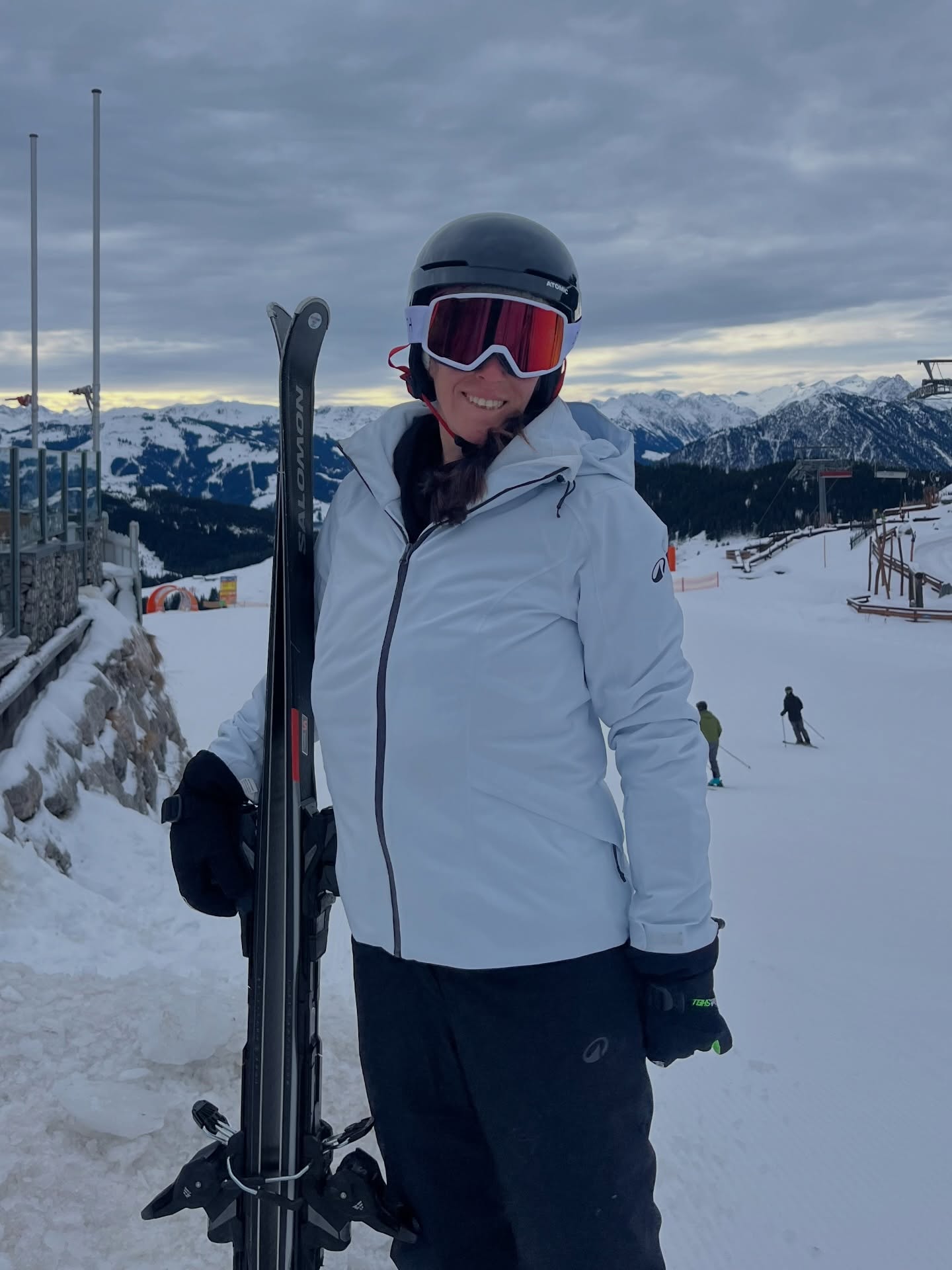 Never too late to lear new tricks! So for my upcoming 50th birthday I decided it’s time to put on ski boots 😊 it’s fun and beautiful so let’s go for another day on the mountains!