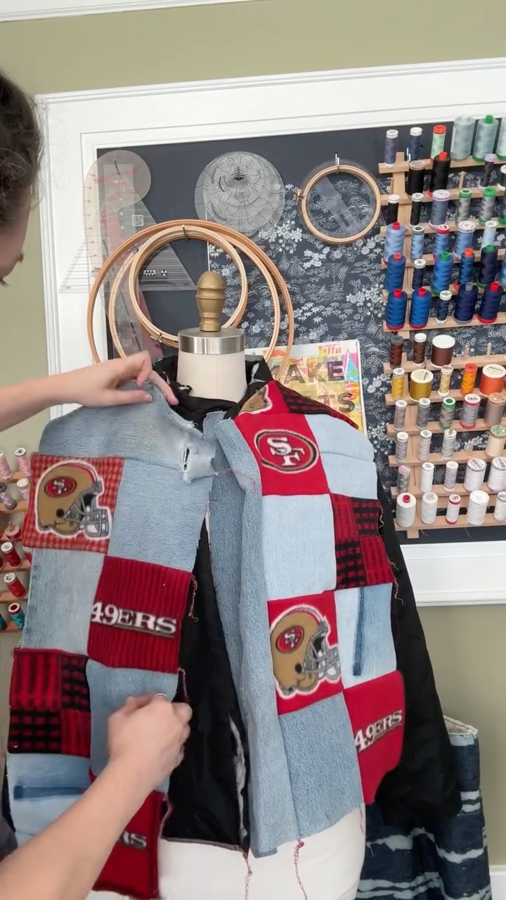 Yep, I’m making an upcycled outfit to wear to Levi’s stadium to watch the 49ers play in the Super Bowl. ☺️
(a la @kristinjuszczyk but with more 501’s because it’s me)
Am I delusional? Probably, but this season anything is possible. And I needed something to do this week between going to protests and mourning the loss of our democracy ☺️.
And if they don’t make it to the Super Bowl, I’ll be wearing this at home on the couch for the Bad Bunny halftime show. 🎶 Bad Bunny Baby 🎵
And yes, I’m aware that probably no one following me cares about the 49ers, but if anyone is out there who is #49ersfaithful and loves #sustainablefashion let me know!!
Sewn on my BERNINA L890