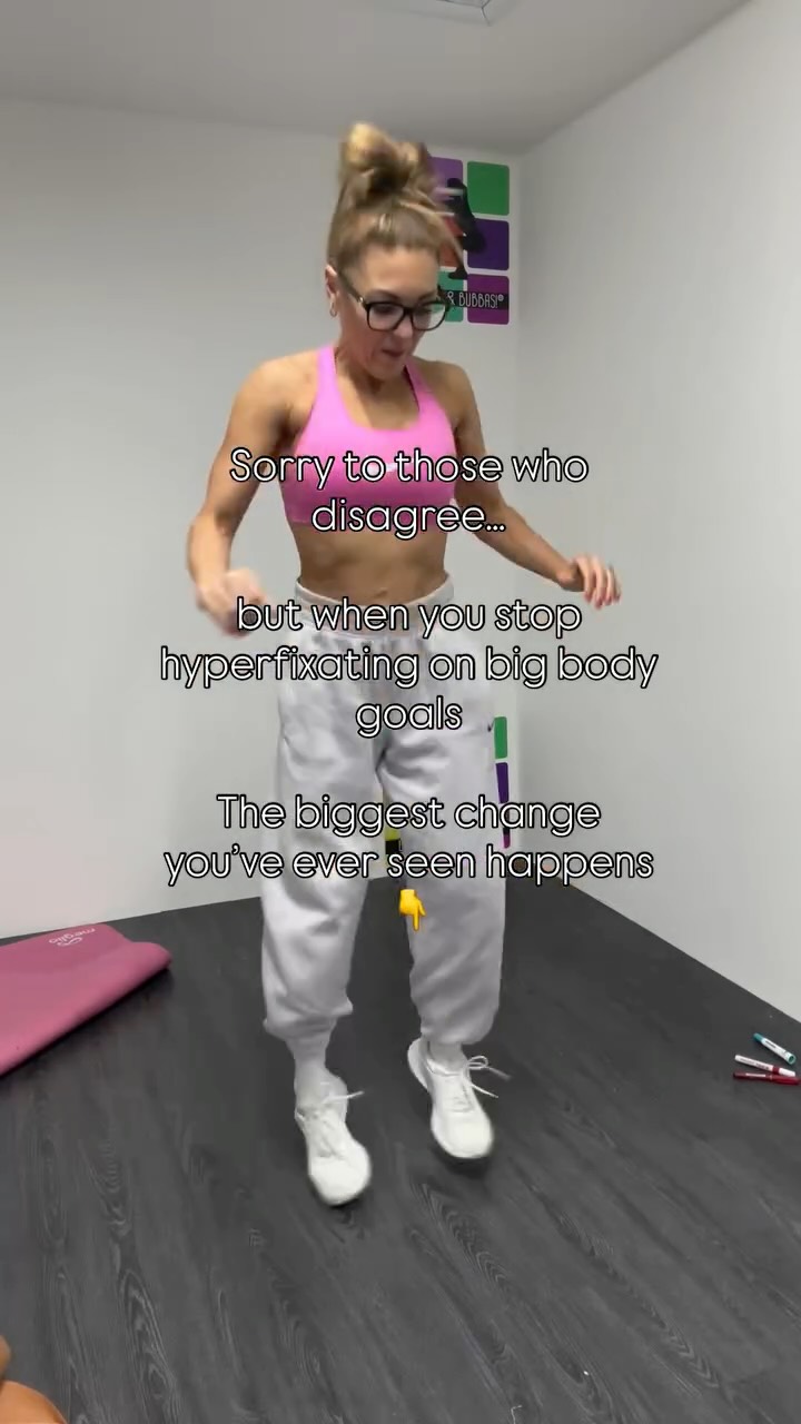 If only you did one quick workout today 💛..
Then again tomorrow …
Then again the next day…
😫 BUT the next day you start thinking ‘my body isn’t changing quick enough’ or ‘this won’t work’, because you’re hormonal or someone triggered you.
Then you miss a day…
And another day…
You forget how good it made you feel
You eat your feelings 😬
Then you wait for the ‘perfect time’ to start again, like a new month
But the same process happens 👆
6 months down the line you’ve still made no progress 😢🥺😔
Can you relate to that ladies? 💖
This is me doing a scheduled 8 minutes RESET workout off my 4 week RESET program on my app ✨
In the app - I schedule the daily workout for you to log ✔️! On your unmotivated days - simply pop me a msg via the app, or head to your chat forum for a boost… 🥰👇
Before you know it, the 4 weeks have passed, you’ve kept on track and you’re a million times closer to your body goals than you were on day 1 💖
I’ve created this app to give you the extra support we all need sometimes.
February RESET 👑 - head to the link in bio 👀
Keep going ladies ✨!!
#katesmumfitclub #workoutsformums