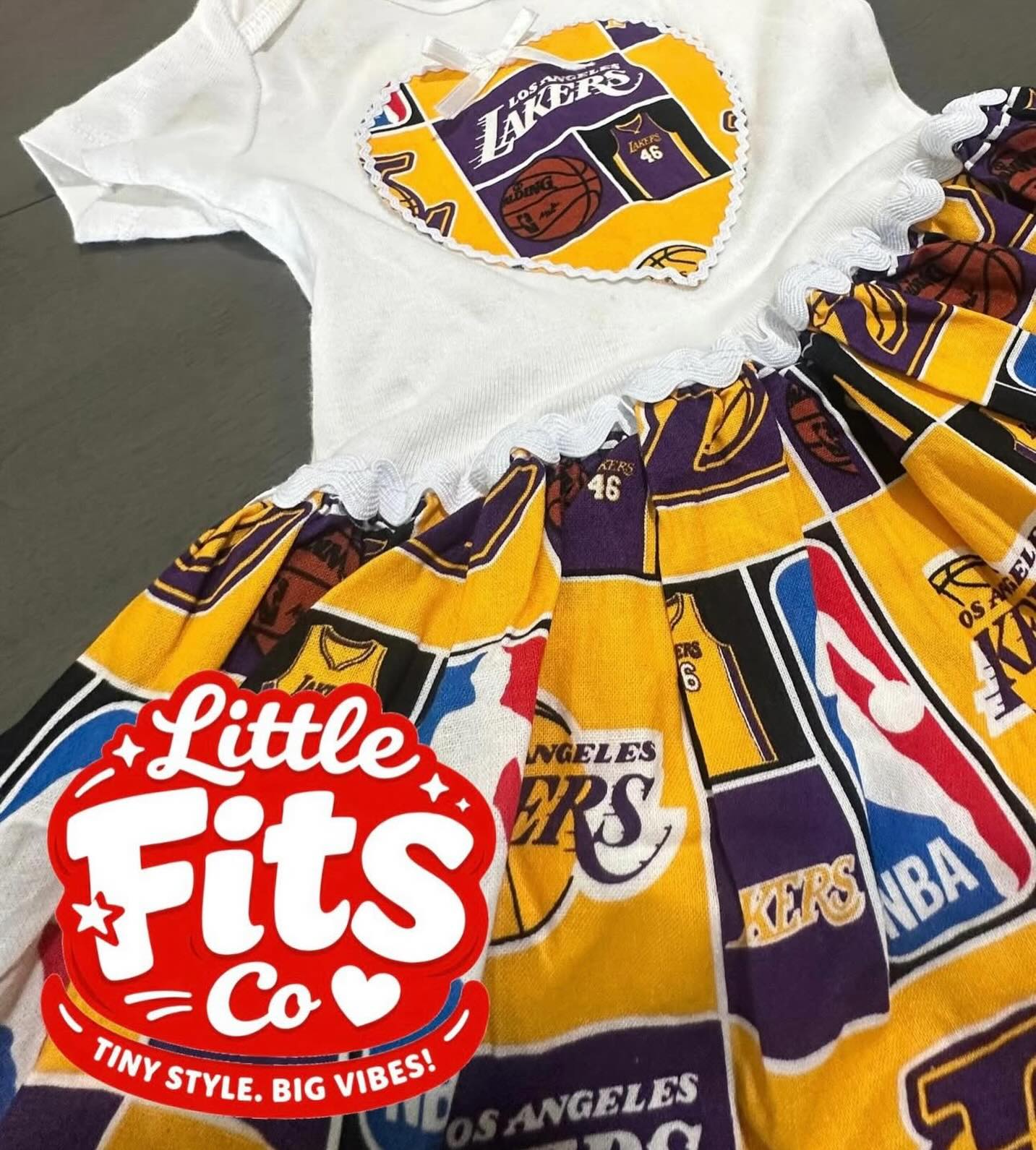 Go check out @littlefitsco for the cutest girl clothes.
#littlefits #staythrifting #finds #treasure #goods