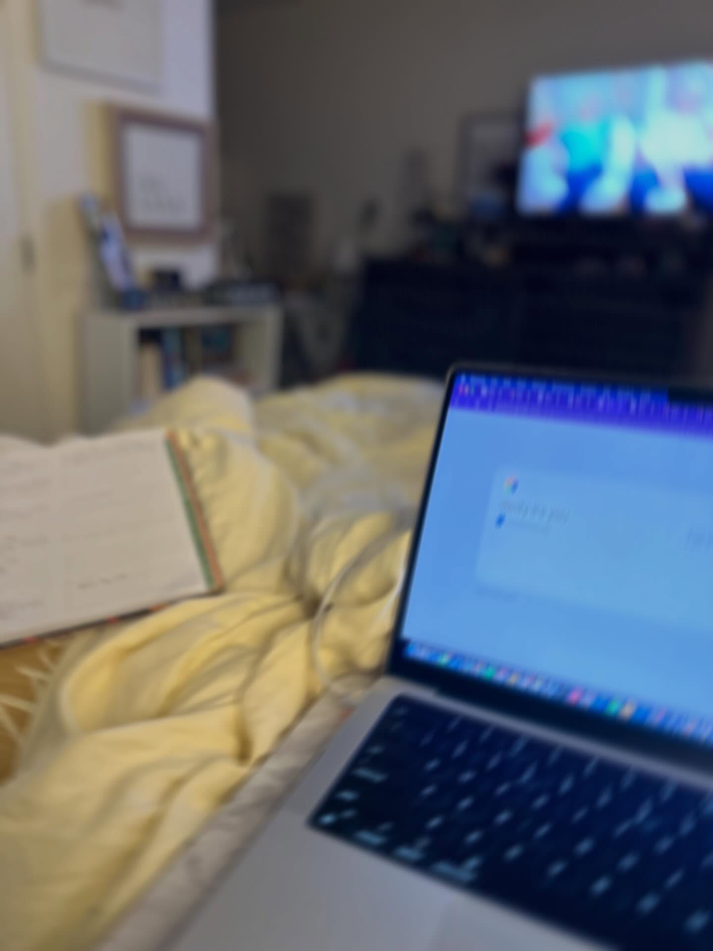 I know these late nights are going to pay off one day 🙏🏾
#eveningthoughts #consistency #onedayatatime #speakupla #mogulmindset