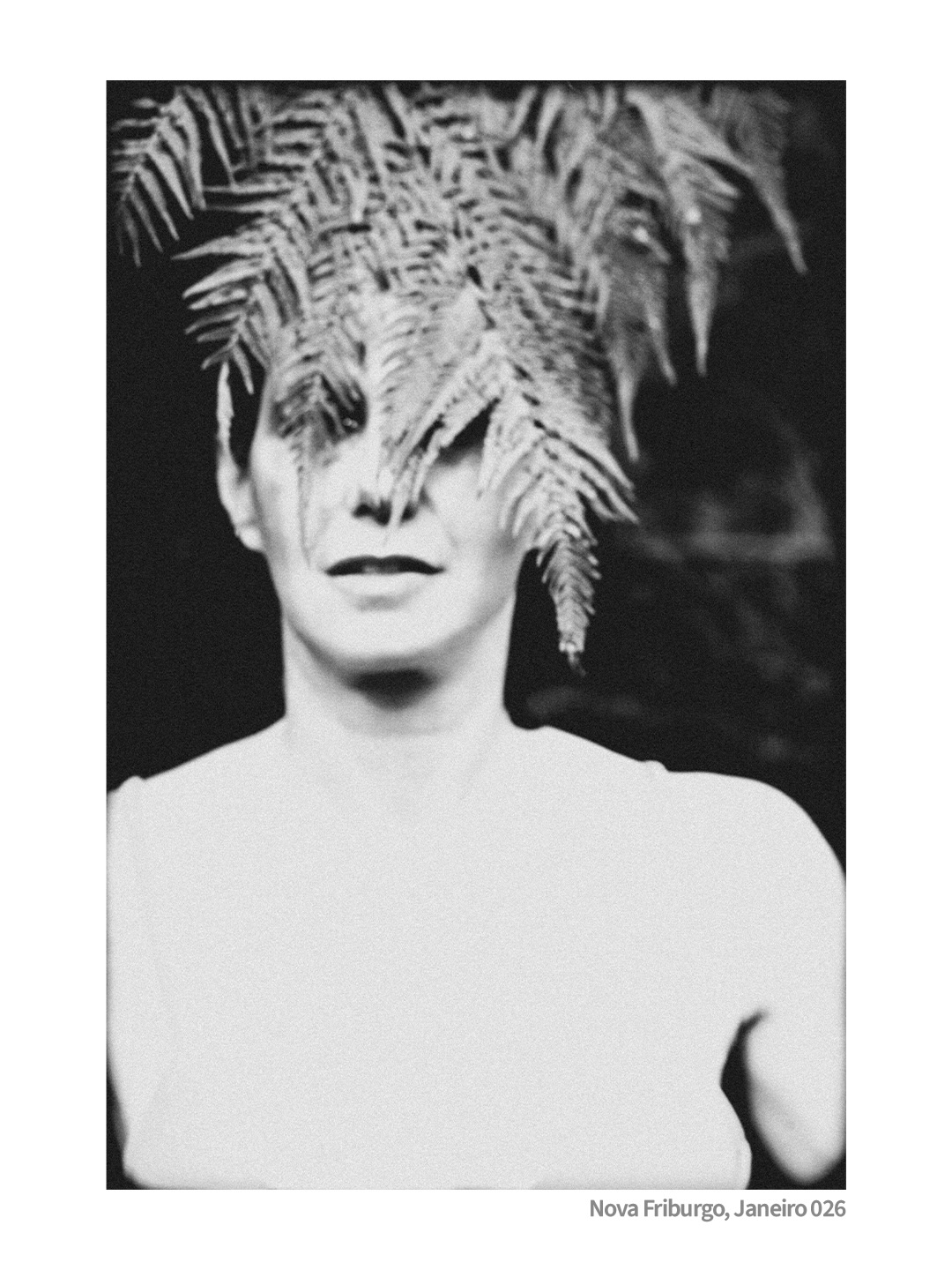 Moda como extensão do chão que pisamos.
Moda como afirmação de quem somos.
O FRIBURGO FASHION WEEK propõe uma reflexão sobre território e natureza. As imagens dialogam com a Mata Atlântica, utilizando uma planta comum da região como símbolo de conexão entre corpo e ambiente.
Entre ARTE, MODA e COMPORTAMENTO, o FRIBURGO FASHION WEEK constrói narrativas que reconhecem o corpo como parte do território e a natureza como elemento central da identidade contemporânea.
Biquini @graceoliveira.beachwear
Modelo @maufeitopicapau
#brasilnatural