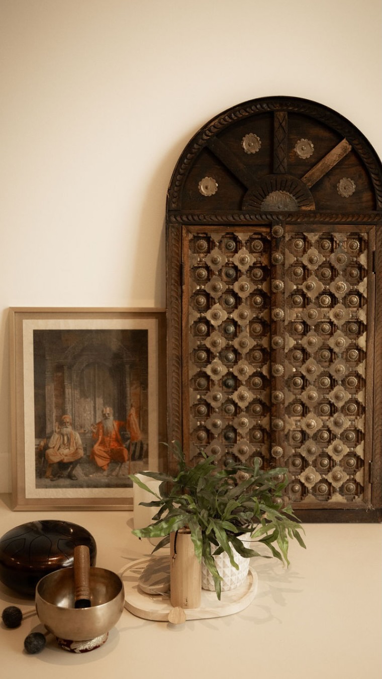 Au studio La Canopée, on vient pour bouger, respirer et se sentir bien. On pratique un yoga accessible, sans pression, sans comparaison. Chacun avance à son rythme, guidé par le souffle et le mouvement.
Ici, le studio est un lieu simple et accueillant.
Un espace pour prendre du temps pour soi, se recentrer et se faire du bien.
Au plaisir de pratiquer ensemble très bientôt 🧘🏾♂️
#yogacastanet #yogatoulouse #castanettolosan #yoga