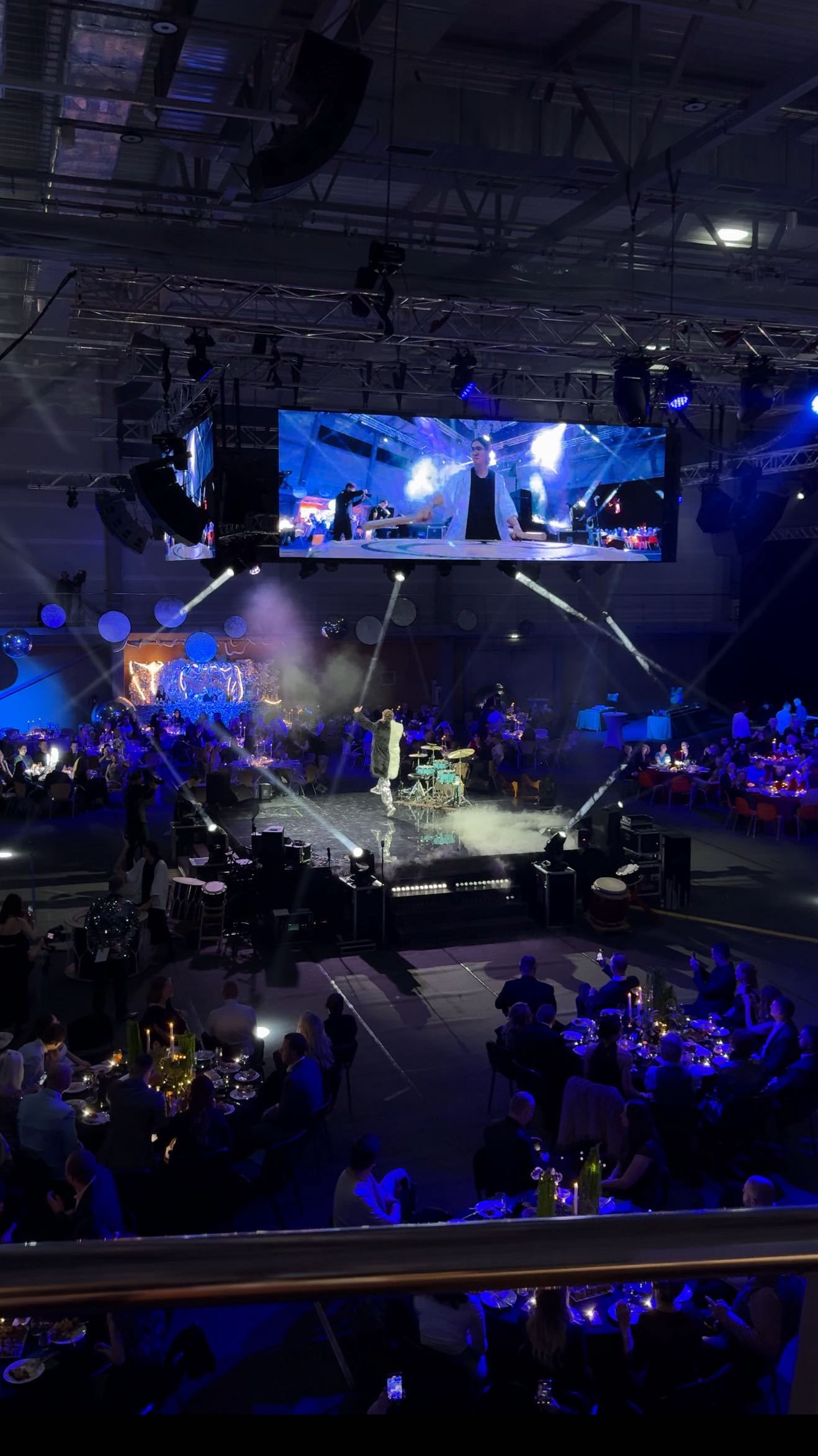 @aepartner piektais elements aizvadīts godam! 🔥 600 viesi, @loclv arēna, 360 grādu skatuve, muzikāls šovs, aktivitātes un lieliska ballīte! 💫
Paldies burvīgajam klientam un visai super-komandai🔝❤️
#corporateevent #sarmantipasakumi #liepajalv #eventplanning #eventmanagement