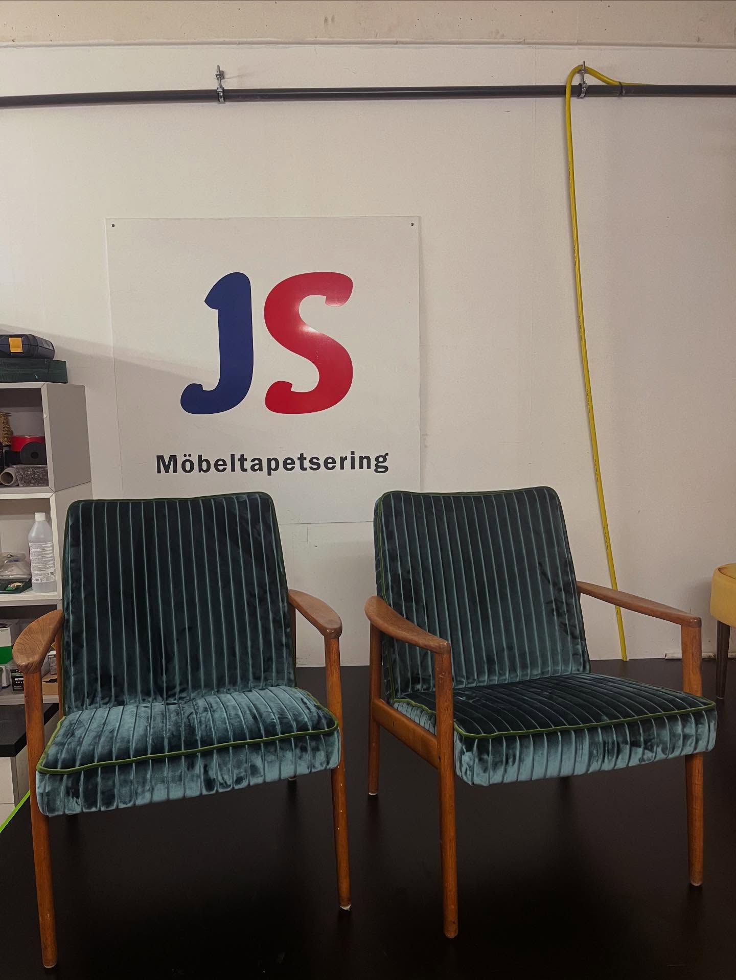 #kungkarlhotel #grön #fåtölj #jsmöbeltapetsering