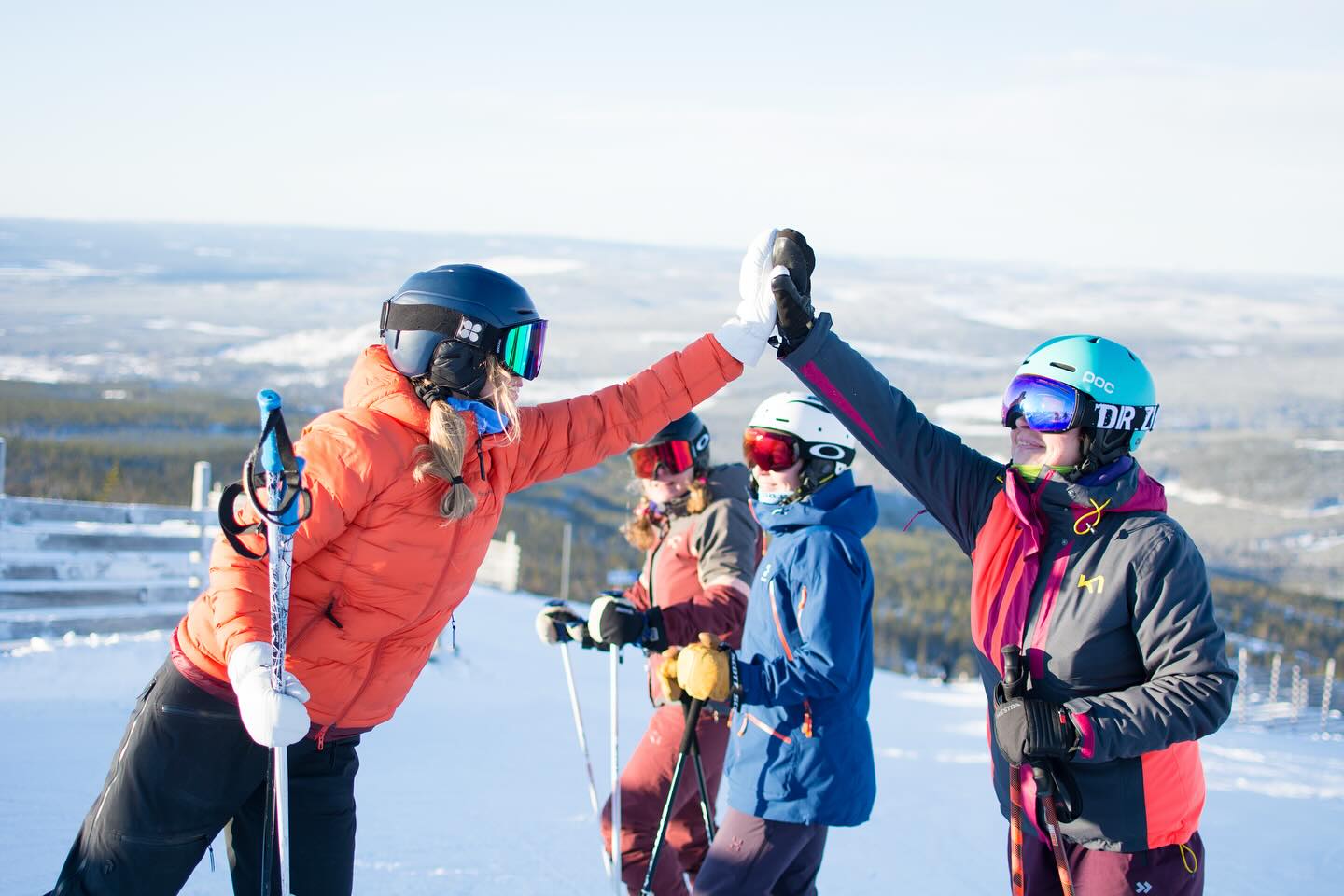 Stort och varmt TACK för härligt engagemang under vår första Lunchföreläsning om SKIDTEKNIK FÖR KVINNOR 💕💫 Wow! 😍🙏🏻
+380 anmälda och tyvärr fick inte alla plats. Därför kommer vi att erbjuda ett andra tillfälle! Datum släpps denna helg. Håll utkik. 👀
Vill du ta din skidåkning till nästa nivå men inte har möjlighet att resa? 🏙️ 📲 Då tipsar vi om vår 2 H ONLINE WORKSHOP 25/1 💖
Ett format i mindre grupp för kvinnor som vill utveckla sin skidåkning.
🎿 Läs mer och boka din plats på hemsidan! Länk i bio.
Varmt välkommen!
Foto: @maja_tekla