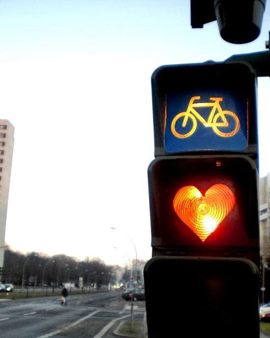 Hola,
Servicios y precios;
Skyb en Barceloneta está creado con el fin de guardar la bicicleta de forma fácil y segura, fomentando así, el uso habitual de la bicicleta en Barcelona, el deporte y bienestar físico, mental.
- Disponible 24h
- Plazas de aparcamientos exclusivas numeradas
- Anclajes de seguridad en cada plaza de aparcamiento
- Puerta motorizada
- Puerta reja de seguridad
- Cámaras de vídeo visión directa 24hs, 365 días al año, Non Stop. Audio, Fotografía
- Sistema de iluminación blanca, por detectores de movimiento
- Seguro por robo
Todos los medios tecnológicos para guardar tu bicicleta de forma fácil y segura, evitando robos, deterioro, ganando espacio en tu piso y así poder tu bicicleta ideal. Puedes pasar y ver como funciona
Precio: 16€ Mes + 16€ Fianza (Se devuelve). Se firma un contrato, estancia mínima es 30 días y debes pagar los días 7 de cada mes, aportando una cuenta bancaria.
Dirección parking: Sant Elm, 4.
Oficina Privada
Skybicicletas@gmail.com
Facebook: Skyb.parking
Web: http://www.skyflats.es/skyb
#barcelona #biciocasionbarcelona #bicibarcelona #bicingbarcelona #barcelonaenbici #barcelonacity #barcelona_cat #barcelona_world #barc #barcelonabeach #ciclismo #bici #cycle #bikelife #roadbike #sport #bicicleta #barcelona #ciclista #instabike #instacycling #barcelonetabikes