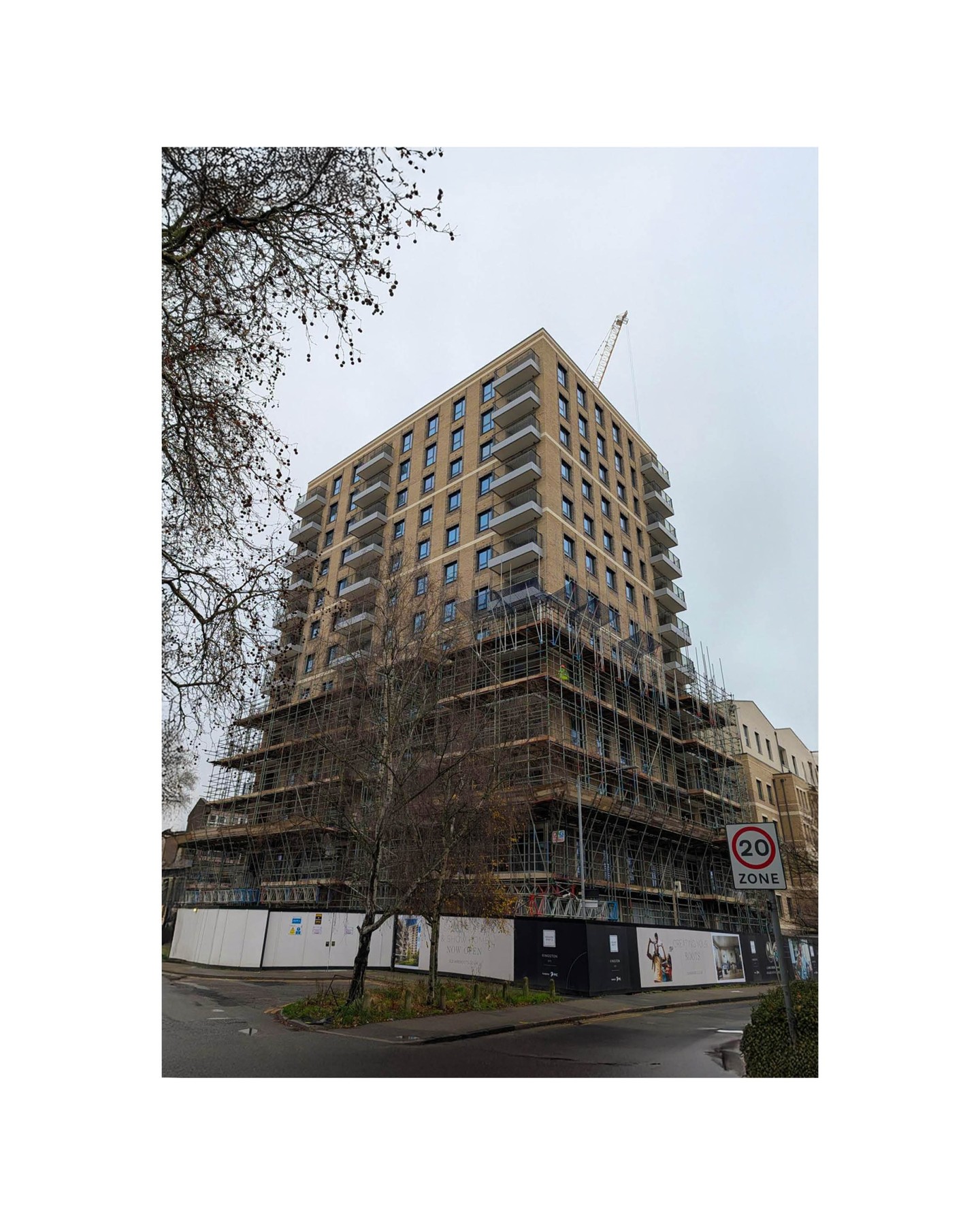 In December Sid, Sif and Chloe were on site at Hawks Road and are excited to share the progress on the construction! 🚧🏗️
Located in Kingston, Hawks Road consists of 125 residential units mixed between Shared Ownership and Affordable Housing and is being built by London Square, for Square Roots.
Main Contractor: London Square for Square Roots
Delivery Architects: 5PA Architects
Structural Engineers: Gravity Consulting Engineers
MEP: Cooperhomewood
Civils: Gravity Consulting Engineers
Fire: MSC Fire
#architecture #construction #constructionprogress #Kingston #5parchitects #ArchitectureDesign #UrbanDevelopment