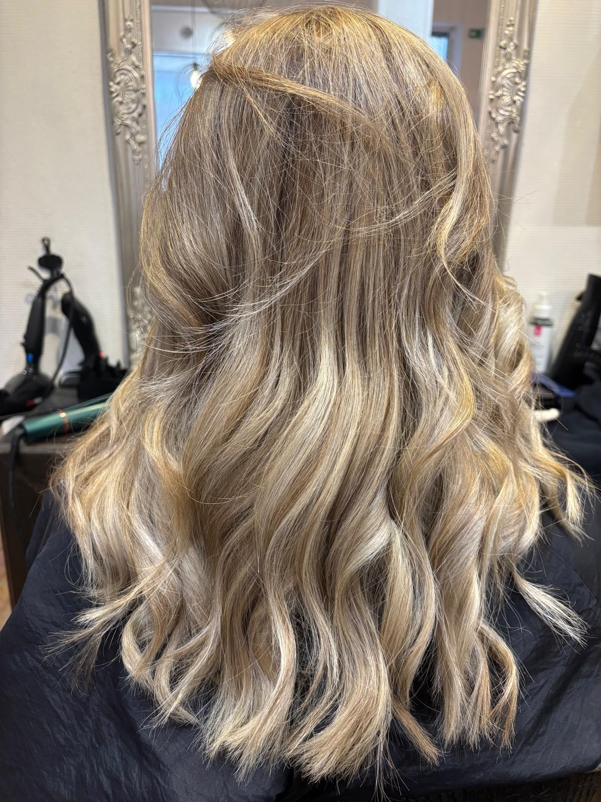 Avant / Après ✨
Un travail de blond sur-mesure
Respect du cheveu & résultat naturel 🤍✂️
📍 L’Atelier de Maud
#AvantAprès
#BlondNaturel
#BlondLuminuex
#CoiffeurColoriste
#Coloriste
BlondSurMesure
HairTransformation
SalonDeCoiffuretoulouse