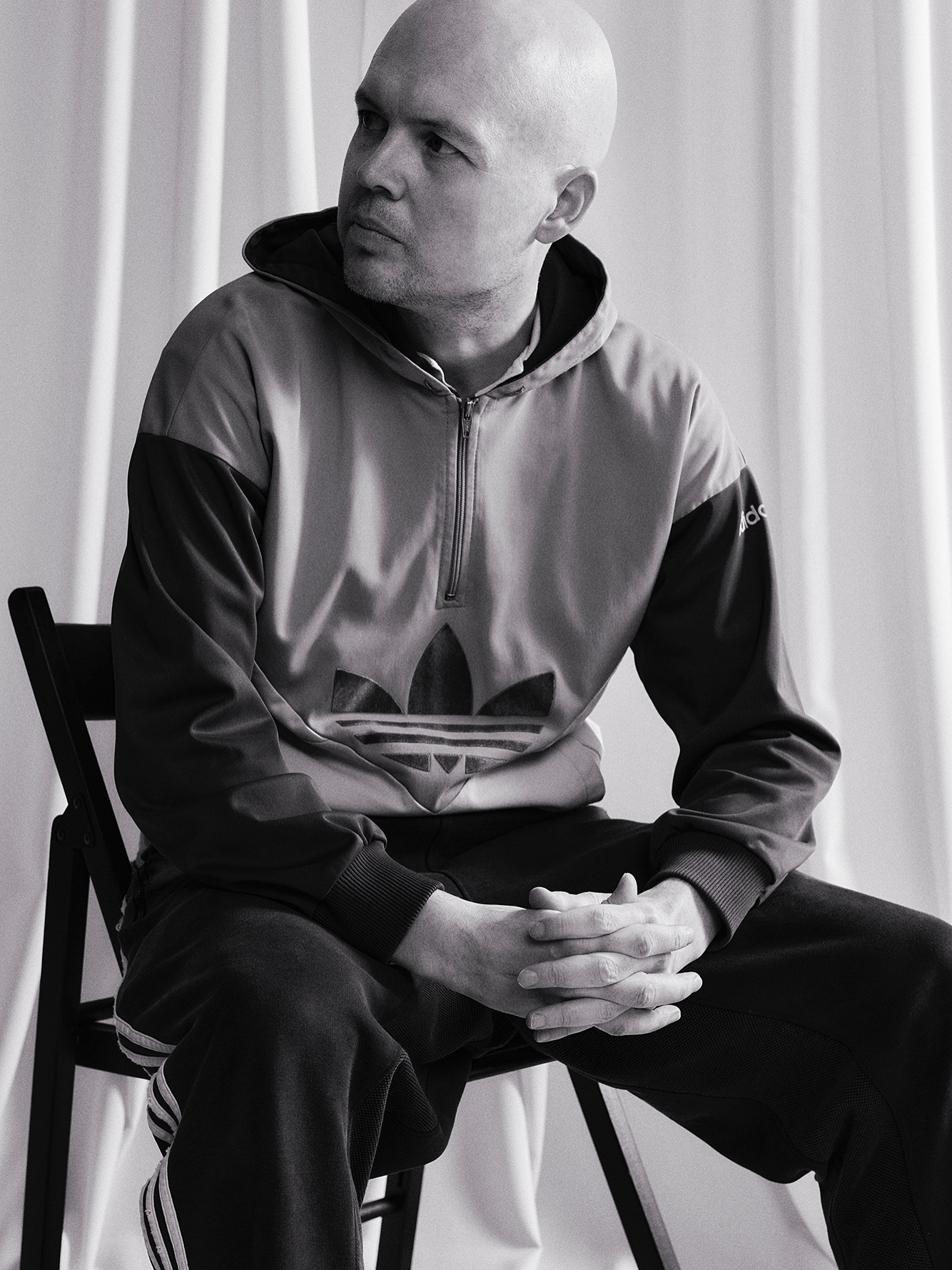 A few weeks back the studio got transferred into an artist Studio when Chris came in with his pieces to get some branding shots done for his website and gallery so we changed some of the sets up to re-create his home studio for his photos.
#artistportrait #artistphotoshoot #lancashirephotographer #yorkshirephotographer #brandingphotography #brandingphotographer