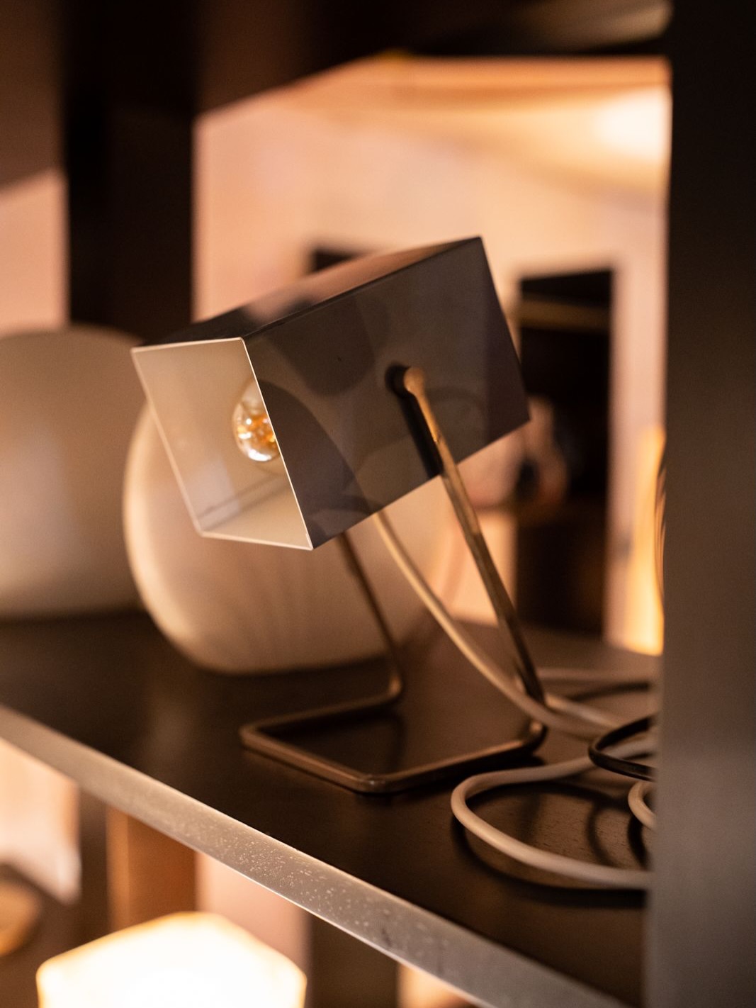 Come and explore our warehouse, filled with one-of-a-kind vintage and design treasures — from eye-catching furniture to unique accessories. We also added some new items to our SALE!
Open every Saturday from 12:00 to 16:00
Tony’s Vintage | Westvlietweg 74-A3, 2495 AB The Hague