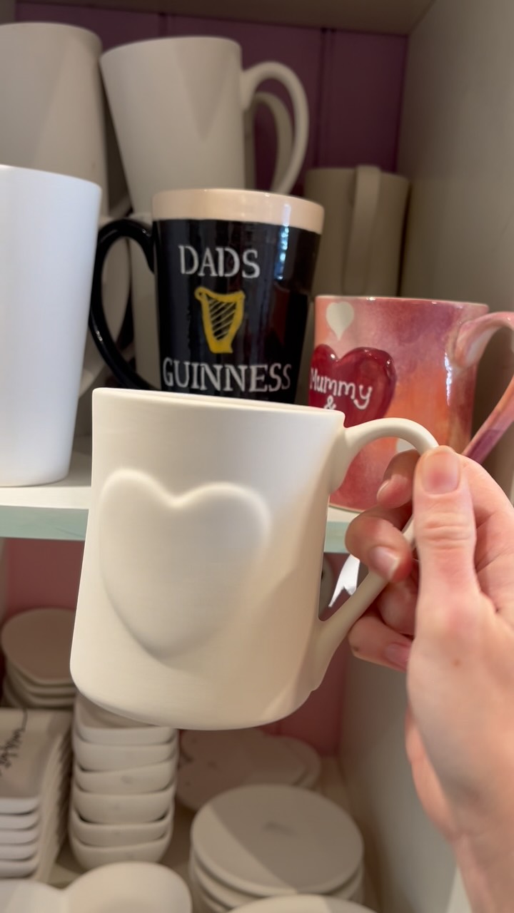 🤩 Back in stock! 🤩
We had a couple of large deliveries last week which means some of our customer favourites are finally back in stock, as well as a replenish of lots of other pottery items ready for you to pick and paint! 🎨