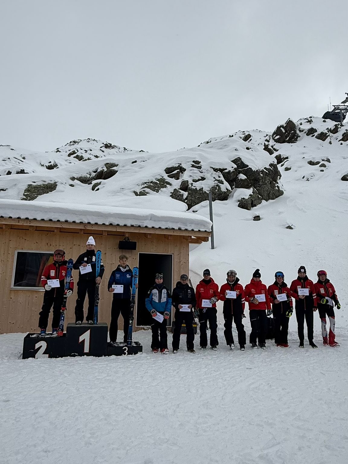 Erster Sieg an IRM! Beim interregionalen Vergleich konnte Jan am Freitag im GS einen deutlichen Sieg 🥇 💪 erzielen. Seine erste IRM Platzierung erreicht Yven mit Platz 15 im heutigen GS.
Am nächsten Wochenende kommt es am gleichen Ort zum ersten nationalen Vergleich der Saison.