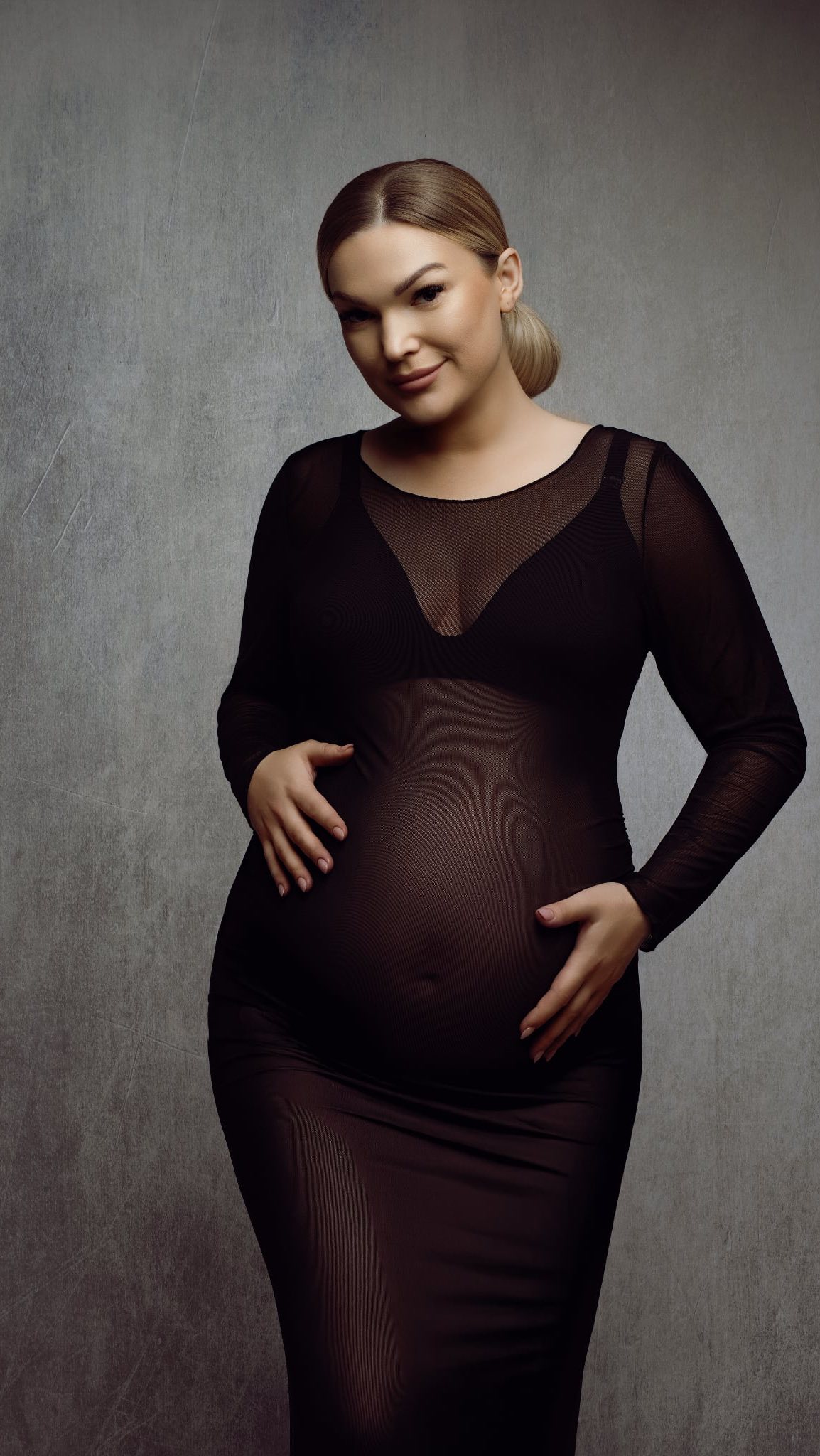 Vi kvinner er sterke.
Ikke fordi vi alltid må være det.
Men fordi vi bærer liv, følelser, forandring og kjærlighet i kroppen vår.
Graviditet er ikke bare en ventetid.
Det er en reise.
En styrke.
En påminnelse om hvor kraftfulle kvinner er 🤍
Denne tiden fortjener å bli sett, æret og husket.
Modell @bodybalance.oslo 🩷
These photos wouldn’t be possible without: @sony.nordic @sigma.nordic and @godox_global
#sterkekvinner
#kvinnekraft
#gravidkvinne
#kvinnehelse
#gravidfotografering