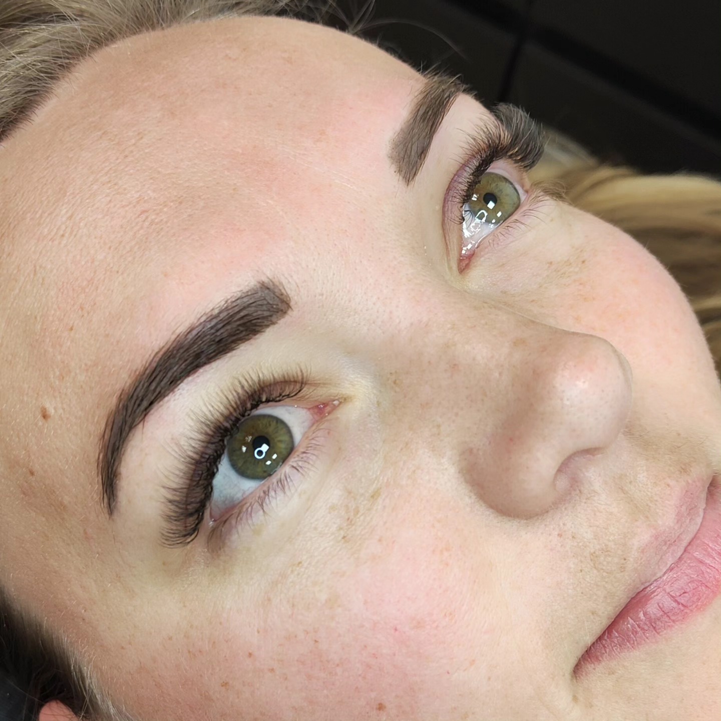 Wimperextensions en geverfde wenkbrauwen voor deze beauty. De extensions zijn volume voor net dat beetje extra.
#wimperextensions #volumelashes #prettybyroos #friesland #overijssel #wolvega #heerenveen #steenwijk #beauty #wenkies