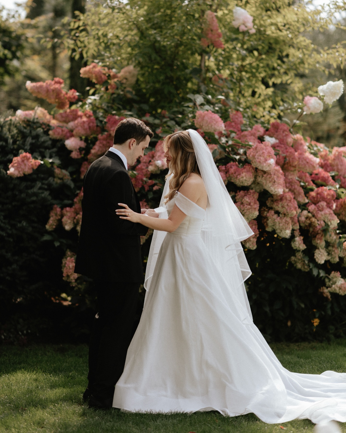 In 2025 I averaged 10,822 steps at each wedding, and the highest number of steps at Sarah and Adrian’s wedding with a whopping 19,017 steps! Estimated to be about 9-10 miles of walking.
Learning that today I figured this is the perfect excuse to post a little more from their wedding, specifically their private vows. I loved this moment! What they said no one knows but them, I stayed out of ear shot for all these photos but they are some of my favorites from their entire gallery 🤍
Venue @eventsatpcn @pinecreekfarms
Florals @scatteredseedsaflowerfarm
Catering + bar @trailsendtaphouse
Photography @savannamarleephotography
Coordinating @town_and_country_weddings
Dresses @birdiegreyboutique
Wedding gown @lovelybride @lovelybrideseattle
DJ @completeweddingsseattle
Hmua @olgavikobeauty
#snohomishweddings #snohomishweddingphotographer #gardenwedding #monroewedding #washingtonweddingphotographer