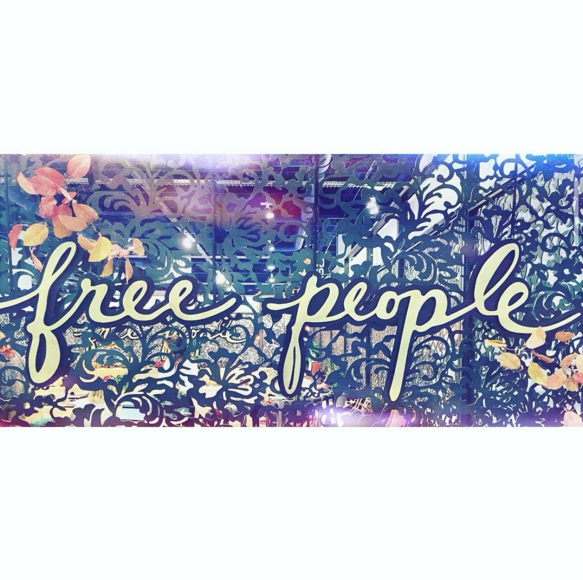 We heard 2016 was back…. If you know us, you know this was OUR era 👑🌙
What’s your favorite throwback memory of our showroom?💗💿