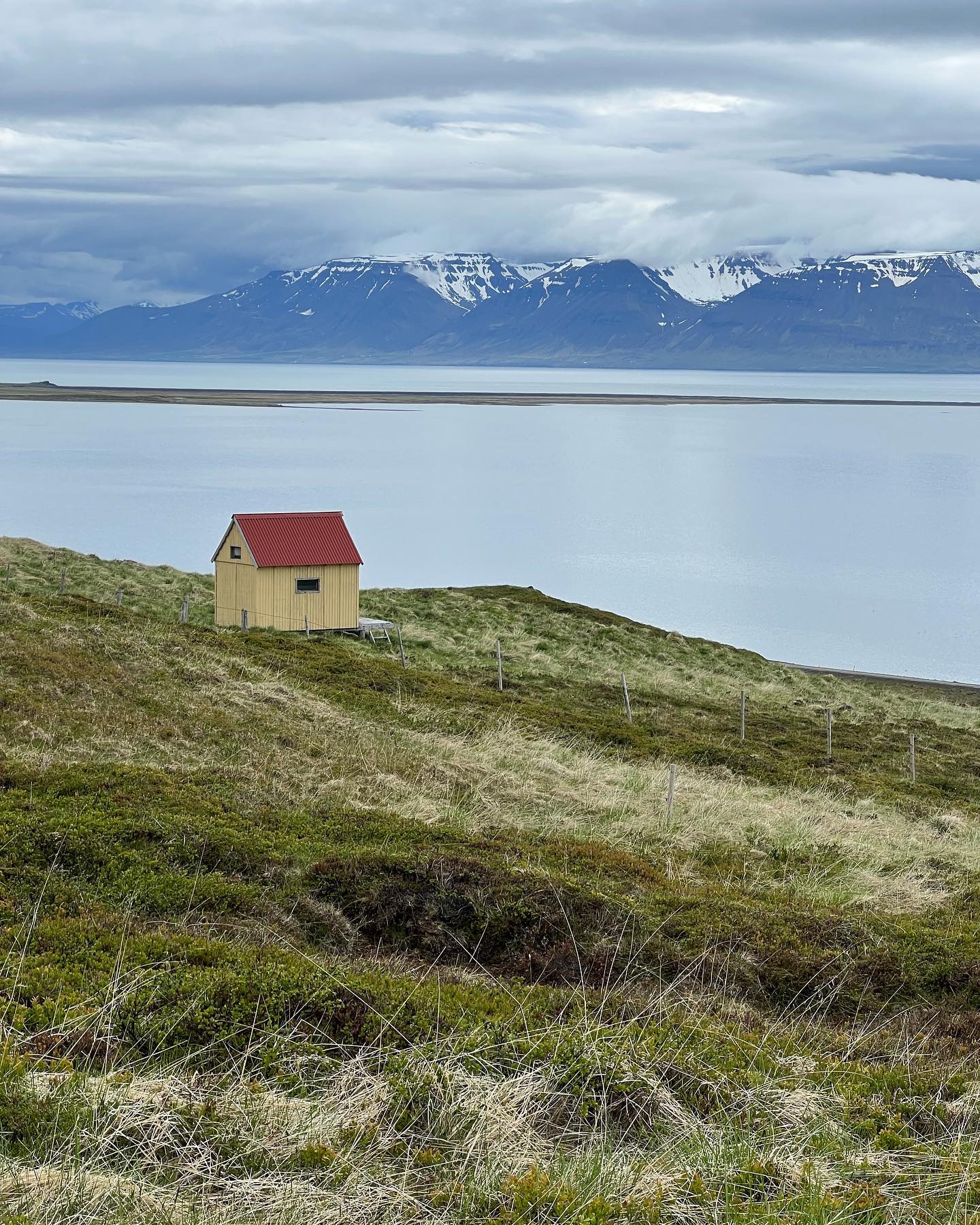 Summer tranquility.
Our residency season has started and we wish to be blessed with as many calm and scenic days as possible for our artists.
🌤