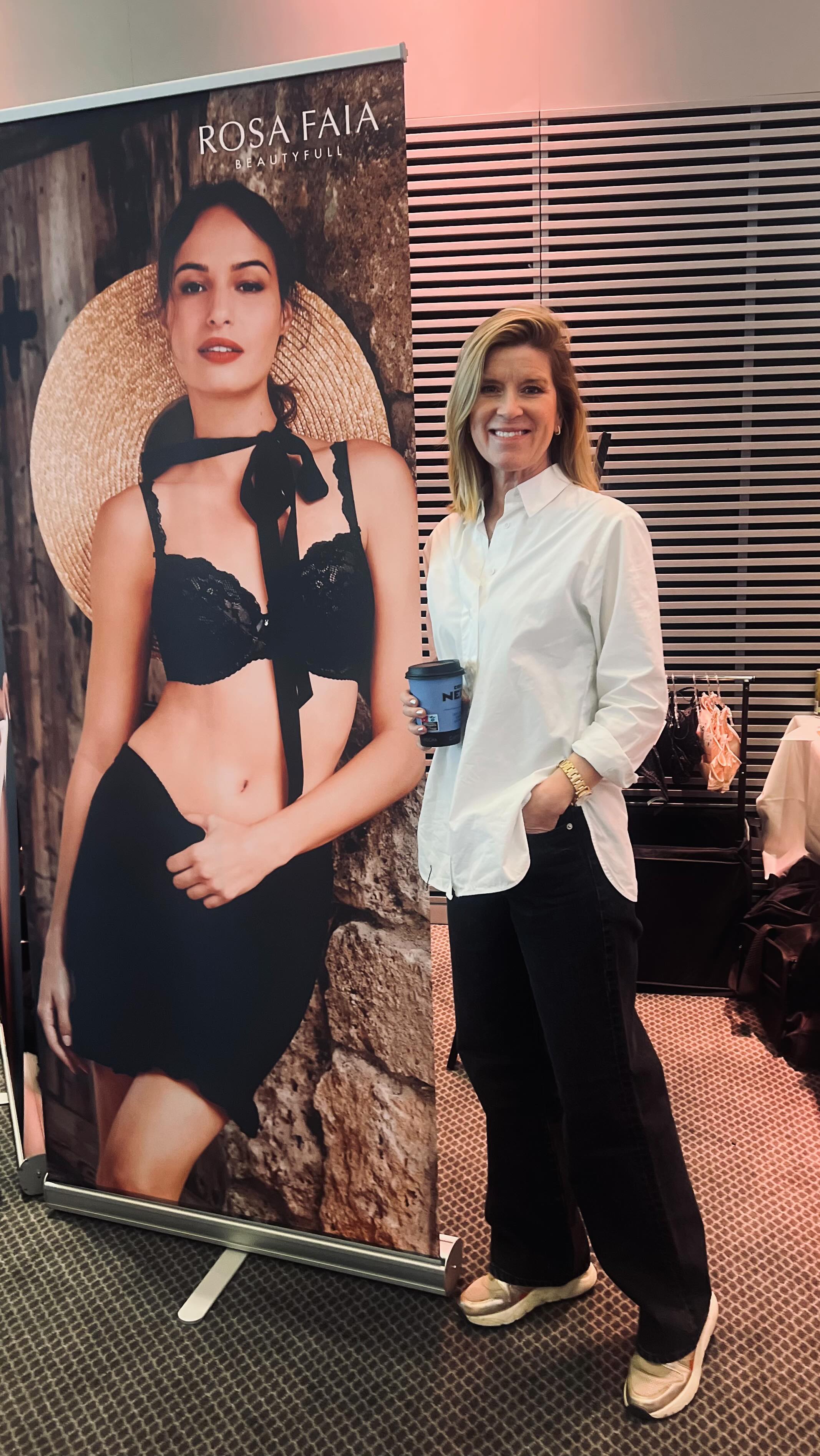 IgÄr var det gala-event pÄ @clarionstockholm , arrangerat av @golden_age_models.
Jag gillar verkligen idĂ©n och syftet bakom Golden Age Gala och Golden Age Agency â en modellagentur som ger plats Ă„t Ă€ldre modeller som annars sĂ„ ofta vĂ€ljs bort. Skönhet, utstrĂ„lning och personlighet har ju naturligtvis ingen Ă„ldersgrĂ€ns.
@anita_since1886_official som jag jobbar med sedan drygt tolv visade underklÀder och sport pÄ catwalken.
Ett kul & lyckat event âšđ
@privateshopperstockholm
@frilansfrida @annikarmalmberg @shama_persson
#privateshopperstockholm #fashionentrepreneur #fashionshows #catwalk #fashionevent