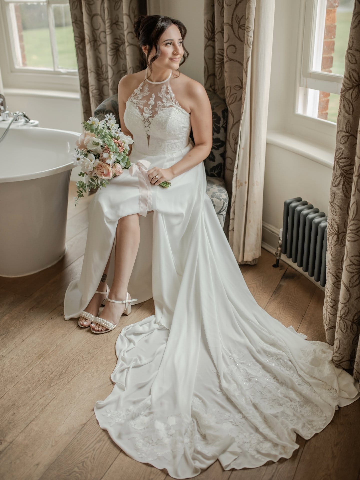 When it's finally time to wear the dress 🤍
#cotswoldwedding #cotswoldweddingphotographer #oxfordshireweddingphotographer #gloucestershireweddingphotographer #stokeplacewedding