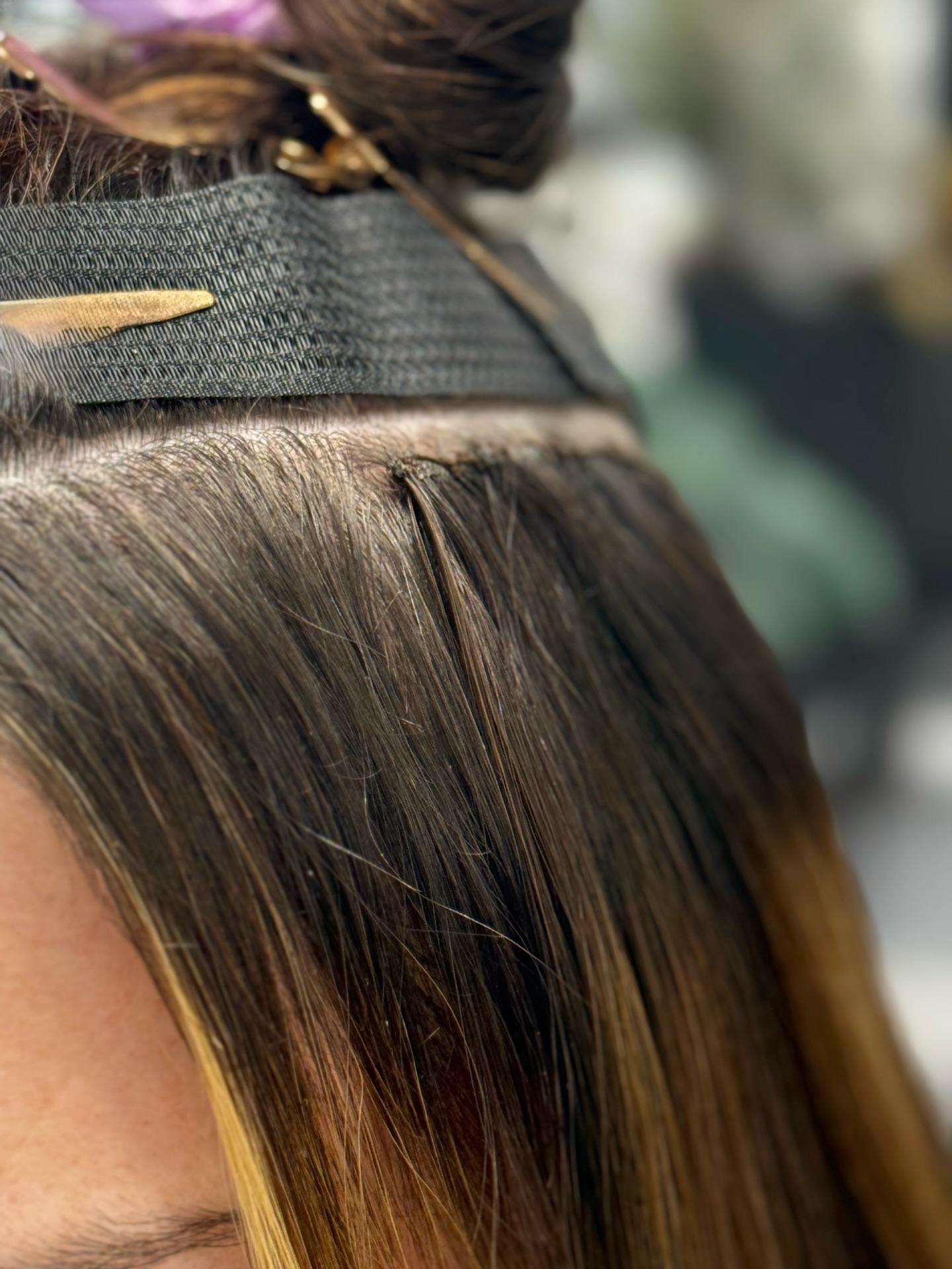 Seamless, flat-to-the-head extensions that are virtually undetectable ✨
This custom hand-tied extension install is designed for maximum comfort and invisible blending — no bulk, no tension, no obvious rows. Perfect for guests looking for natural-looking hair extensions, fuller hair, and a luxury result that feels as good as it looks.
If you’ve ever said “I want extensions, but I don’t want them to look like extensions” — this is your sign.