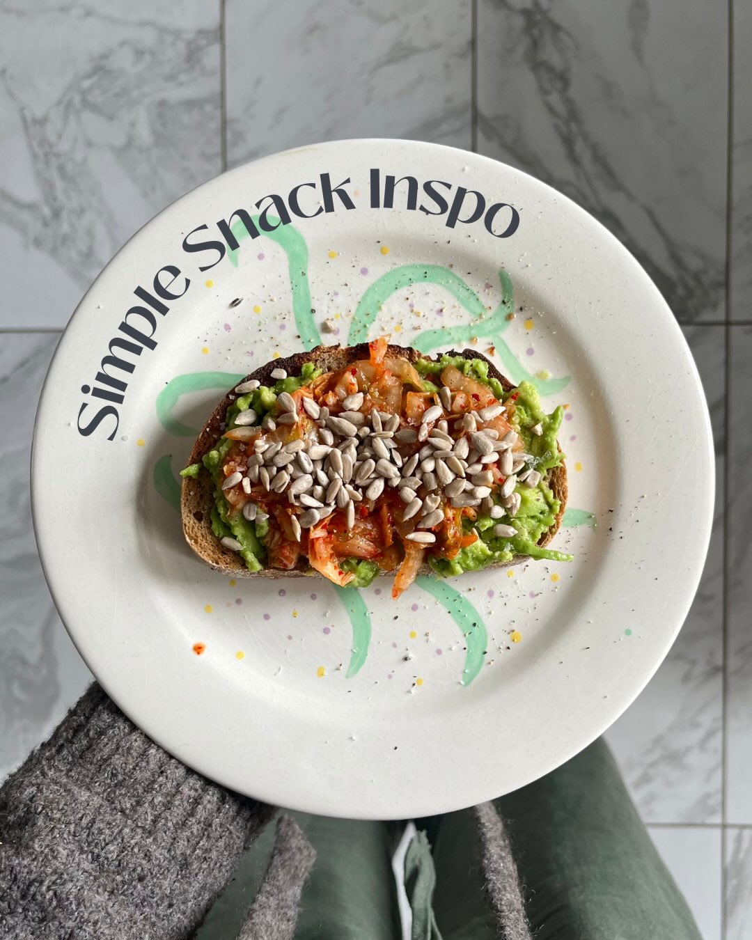 Repeat after me: snacking is not “bad” for us 📣
Whilst the foods that you’re consuming are key here, snacking between meals is nothing to fear. In fact, snacking can:
🍒 Support blood glucose regulation by preventing your blood glucose levels from falling too low
🍒 Reduce overeating as you’re not going into main meals feeling ravenous
🍒 Improve concentration & focus by keeping your energy levels stable
🍒 Promote nervous system regulation through consistent energy availability
🍒 Increase nutrient intake by creating more opportunities for adding in extra vitamins, minerals, micronutrients & macronutrients
Top tips:
🥑 Aim to include a source of protein, healthy fats & fibre
🥑 Be prepared if you’re on-the-go by chucking a jar of trail mix, a piece of fruit or some energy balls in your bag to prevent perusing the supermarket shelves when you’re super hungry, as this often leads to making less healthful choices
🥑 Check-in with yourself to see if you are always feeling the need to snack after meals, as this could indicate that your main meals don’t contain all that you need to feel satiated & satisfied, or perhaps you’re simply not eating enough
#simplesnacks #snackinspo #healthysnacks #nutritionistapproved #balancedeating