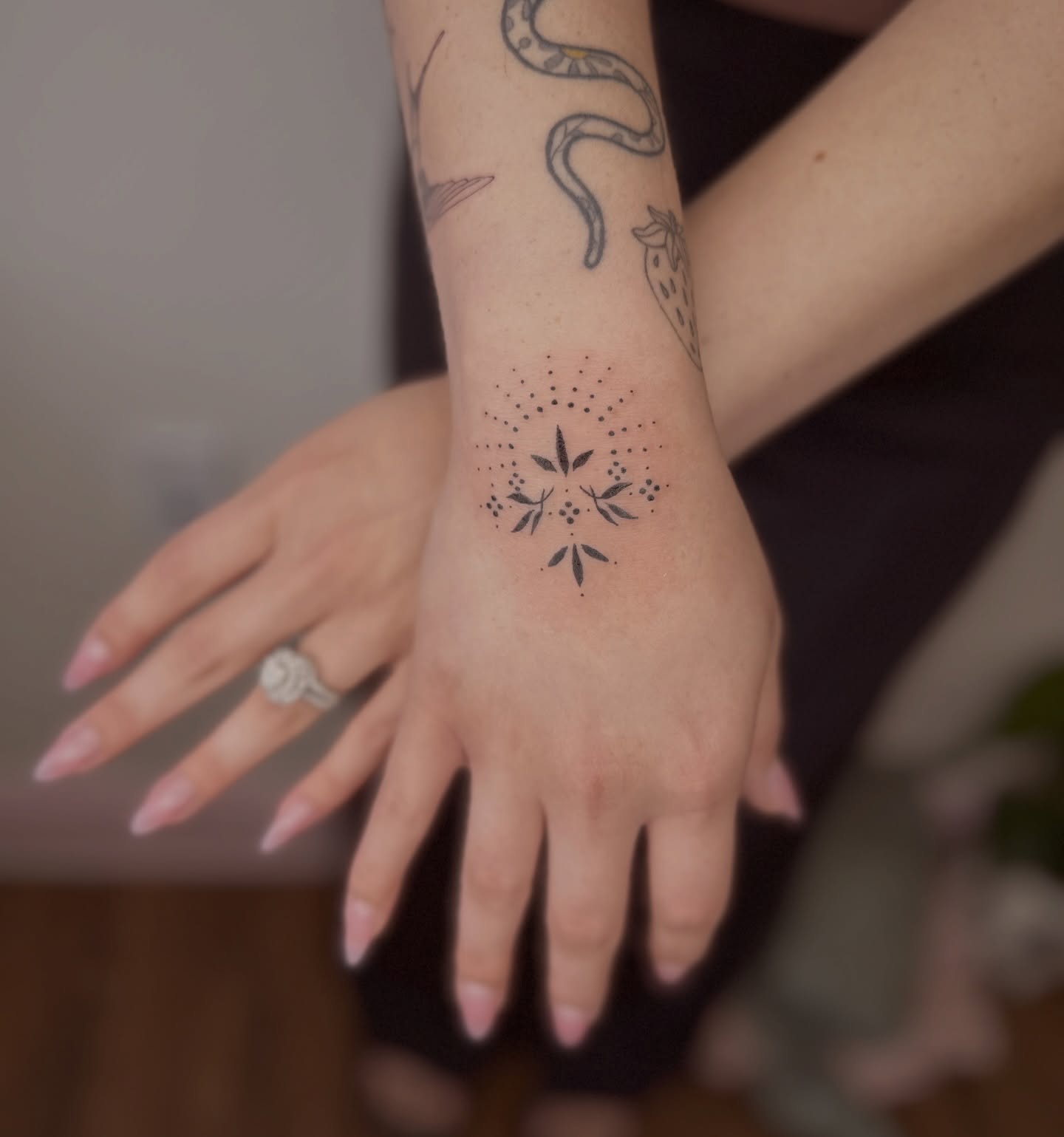Ornamental hand piece done @bigfeelingstattoo in Austin, TX. BOOKING Jan and Feb now β₯οΈ DM or head to the bio to book π #ornamentaltattoos #austintattooartist #austintattoo #ornamentaltattoo #atxtattoo
