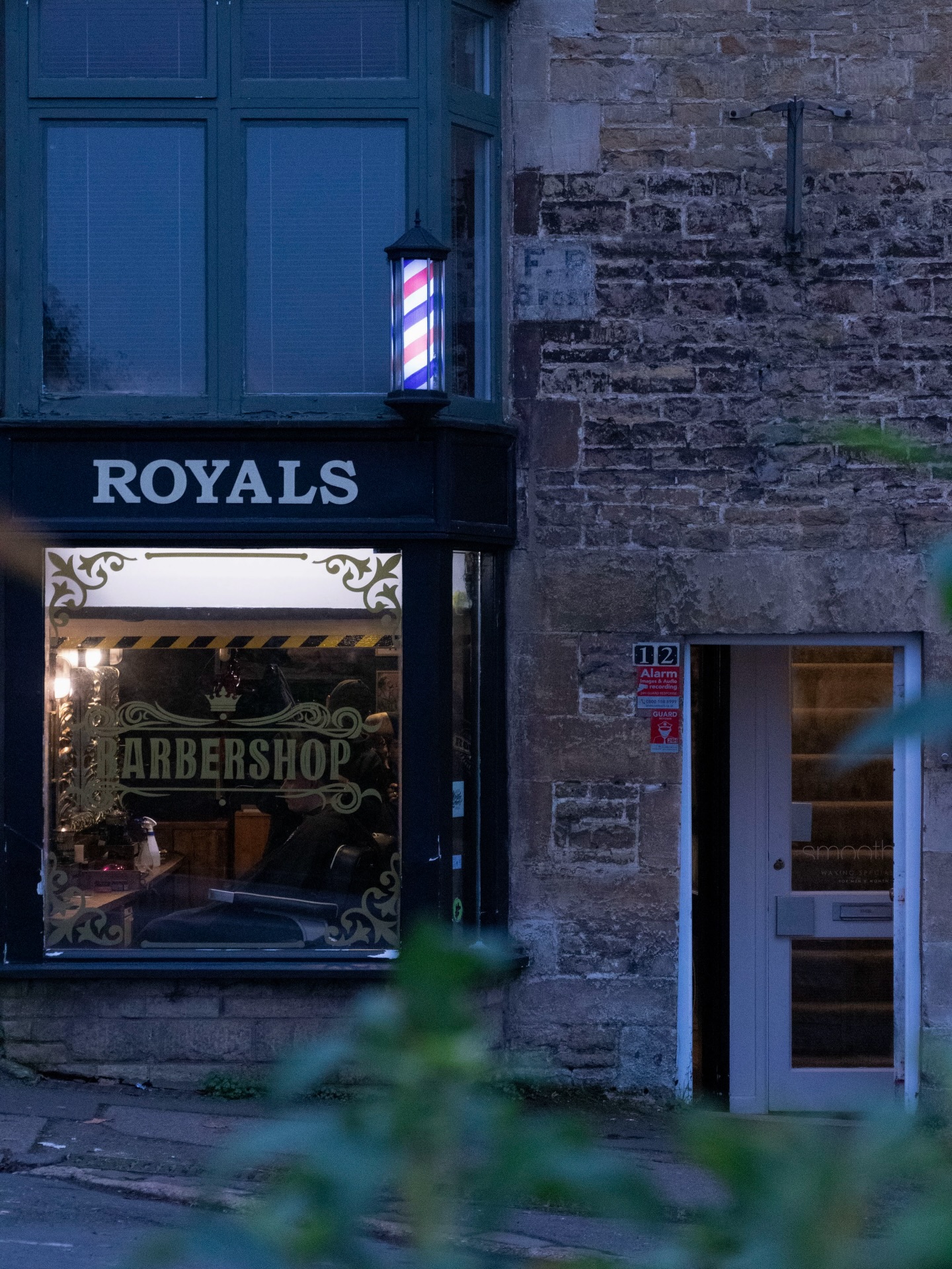 Wrapping up a busy Friday and already looking ahead to tomorrow!
If you’re after a fresh Saturday haircut, this is your chance.
Lucas, Paul and Dias will all be in the shop tomorrow.
Book via the link in our bio or DM us to secure your spot.
#royalsbarbershop #weekendhaircut