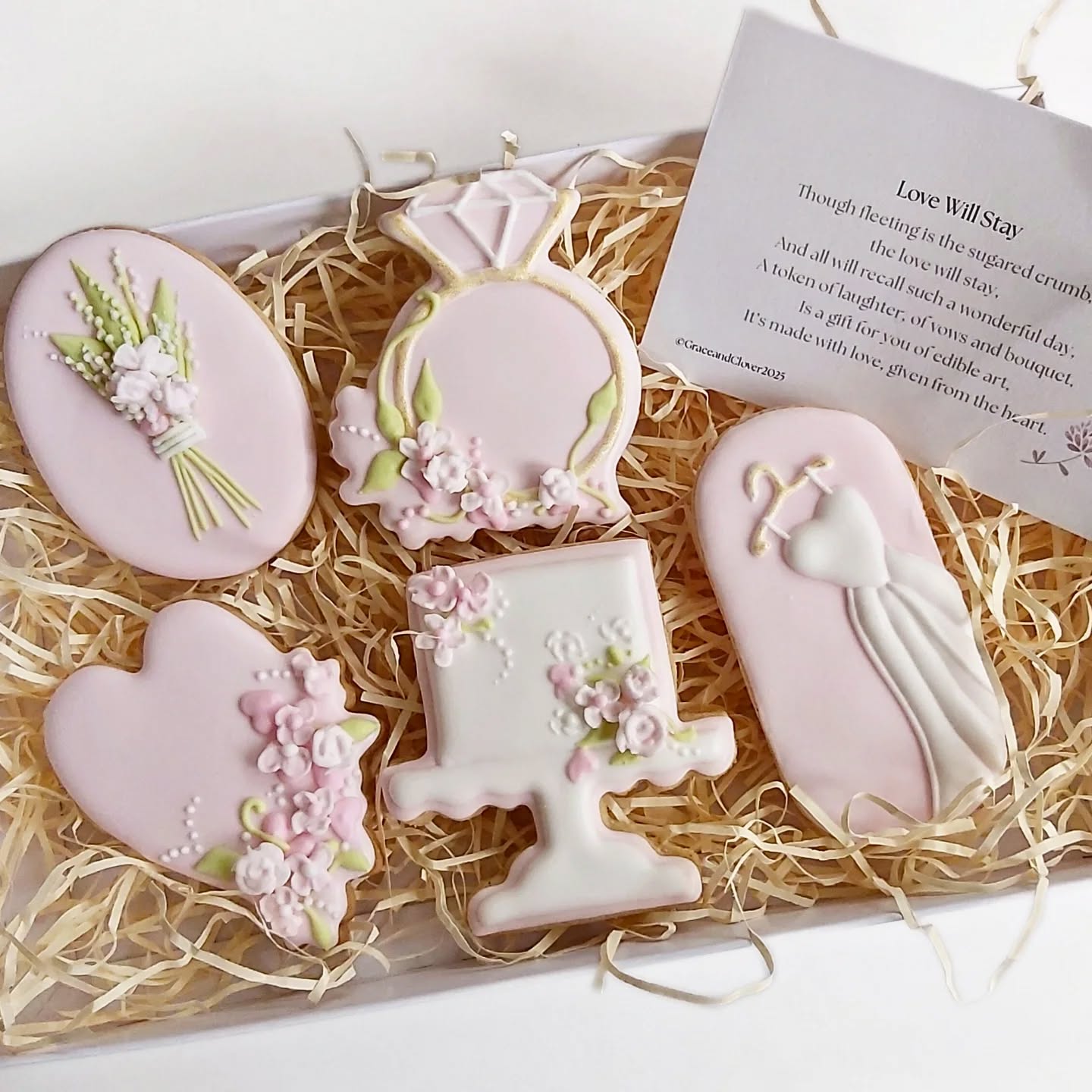 Latest wedding collection up on etsy today. Contact me for bespoke commissions. 😘 https://sweetversecookies.etsy.com
#weddingbiscuits
#weddingfavours #icedbiscuits #wiltshireweddingsuppliers #weddingcookies