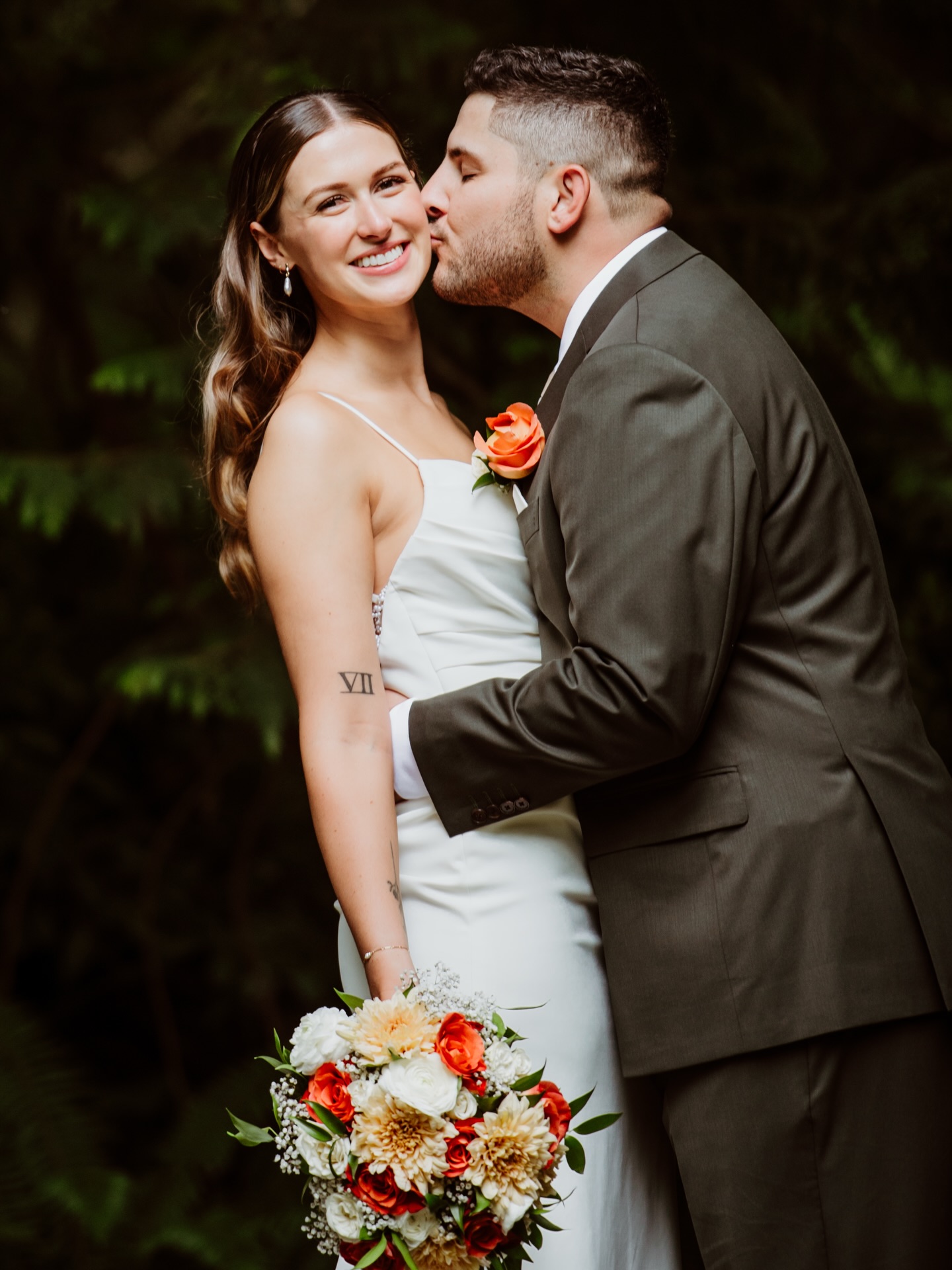 All Grace asked for was that the roses stay true to the original bouquet 🧡
We used colour correction to keep the petals as close as possible to how they looked on her wedding day. So special to preserve something this meaningful. 💌
Bride: @gracezgregoris
Makeup: @vibhuti_h
Hair: @mobilevancity
Photography: @michellelanaphotography
Venue: @newlandsclubwed
#weddingflowerpreservation #vancouverbride #vancouverweddings #vancouverweddingvendor #weddingbouquetpreservation