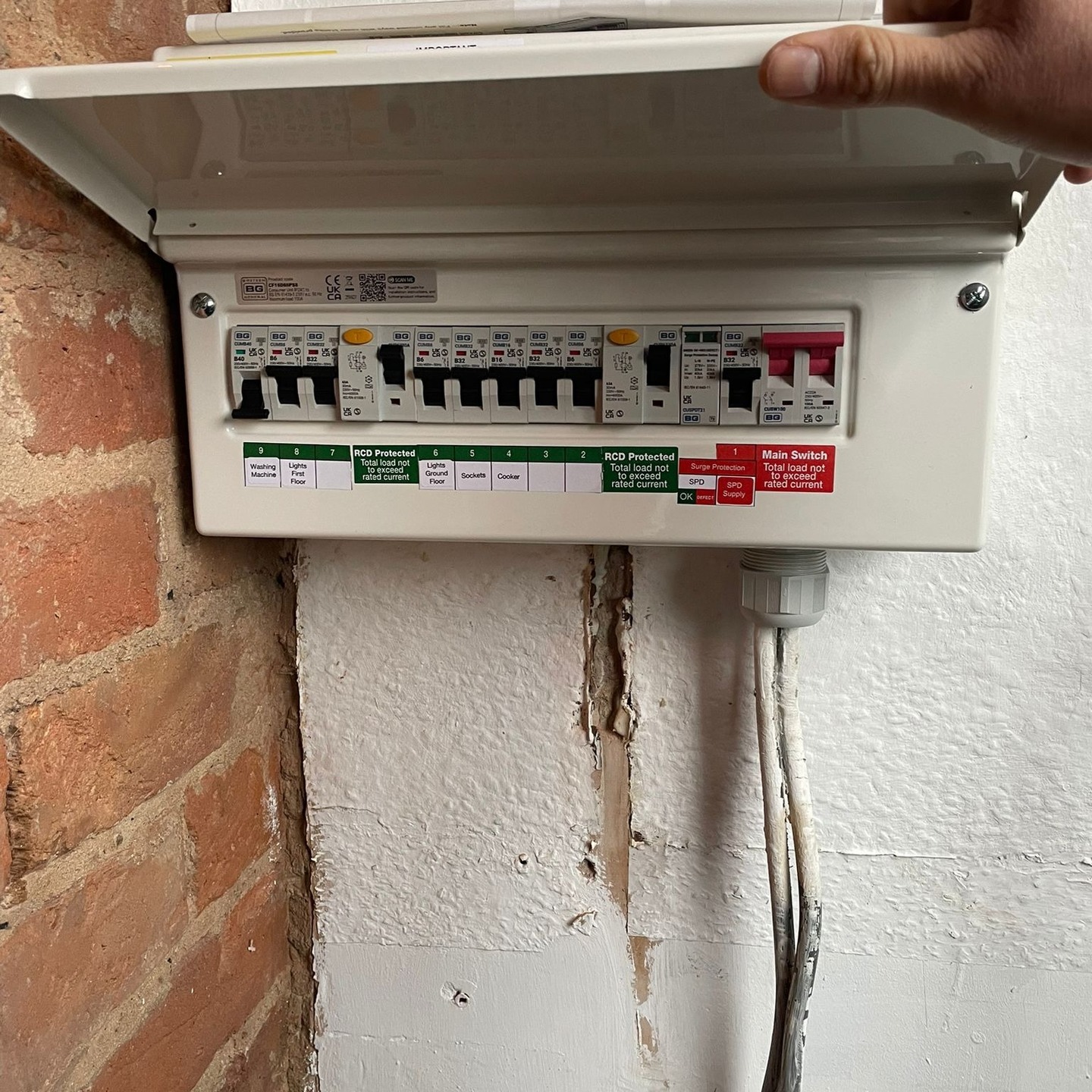 Out with the old, in with the new
Fresh fuseboard installed for safer, smarter electrics.
#MessElectrical #LocalElectrician #FuseboardUpgrade #ConsumerUnitUpgrade #ElectricalServices #SafeHomes