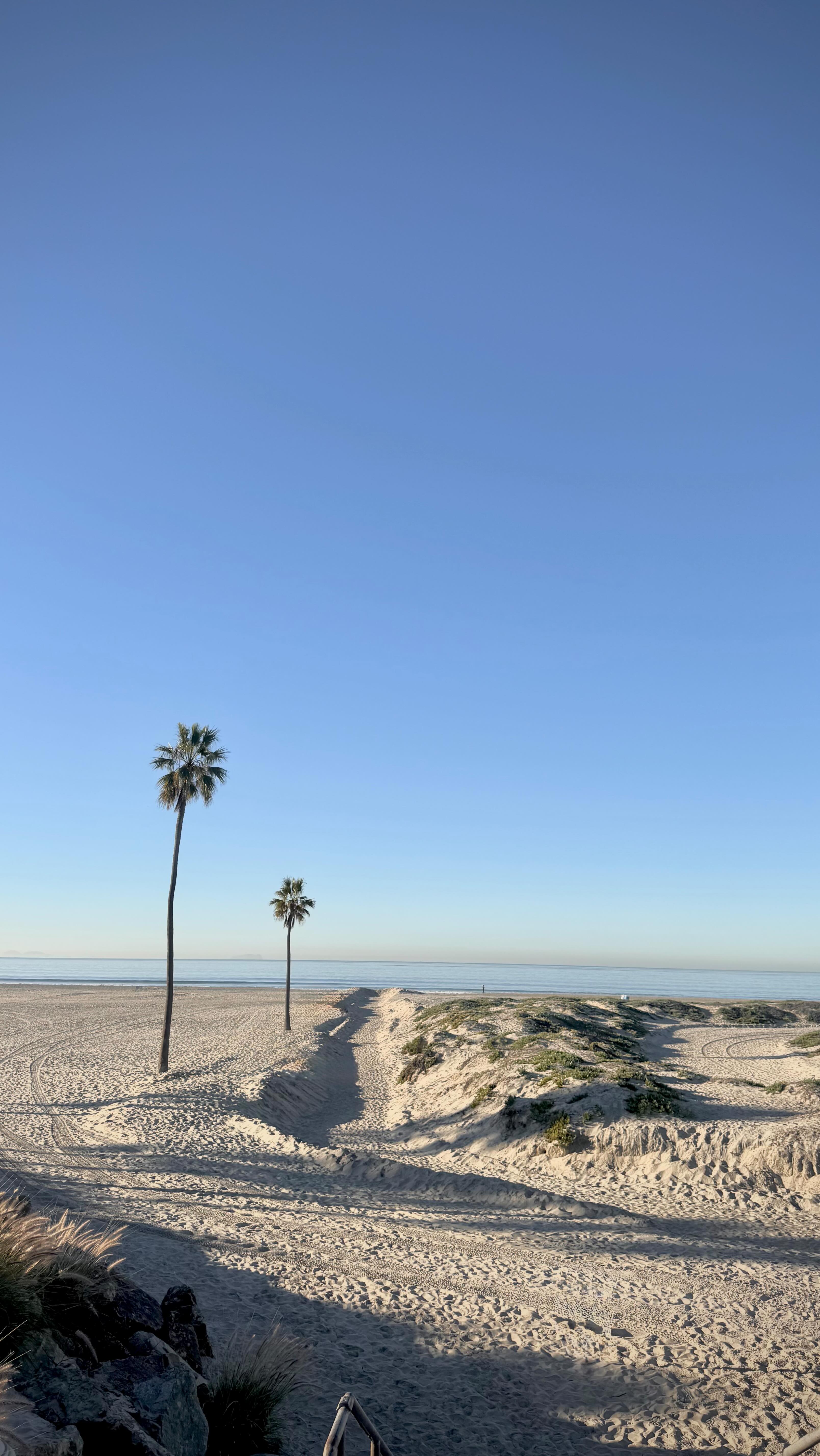 A virtual design based on Poppy from the new people we meet on vacation movie! 🍓🌴 How did we do?
#peoplewemeetonvacation #interiordesign #virtualdesign #poppyandalex