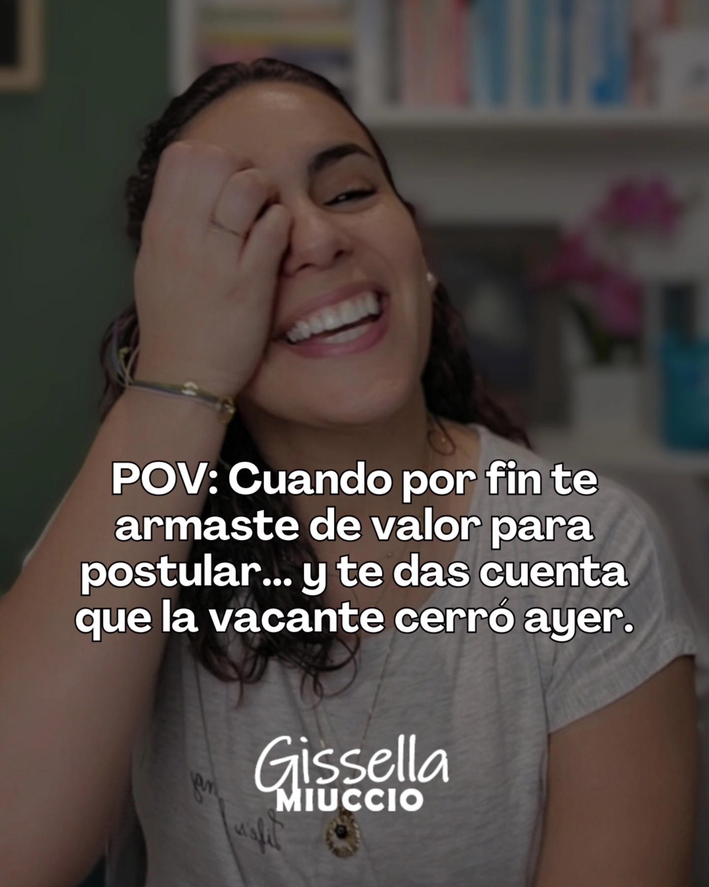 POV: Cuando por fin te armaste de valor para postular... y te das cuenta que la vacante cerró ayer.
¿Te ha pasado?
A veces la oportunidad está ahí, pero nuestras dudas nos hacen llegar tarde.
Y no es que no tengas el talento... ¡es que te faltaba el empujoncito para ir con todo!
Como coach laboral, te acompaño a pasar del "casi postulo" al "¡me están entrevistando!".
Porque sí, se puede tener un CV poderoso, una historia profesional clara y una actitud que brille (sin perder tu esencia).
Y si esta vez se te pasó… igual vas con todo para la próxima. Yo te ayudo a que esa próxima sea ahora.
Envíame un DM o agenda una sesión gratuita de descubrimiento. ¡Vamos por ese sí!
Un abrazo grande, Gisse
#EmpleabilidadConPropósito #CoachingLaboral #POVProfesional #DespegaTuCarrera #ReinvenciónProfesional #ActitudQueContrata #GisseMiuccioCoachLaboral #TrabajoConSentido #SoftSkillsPower