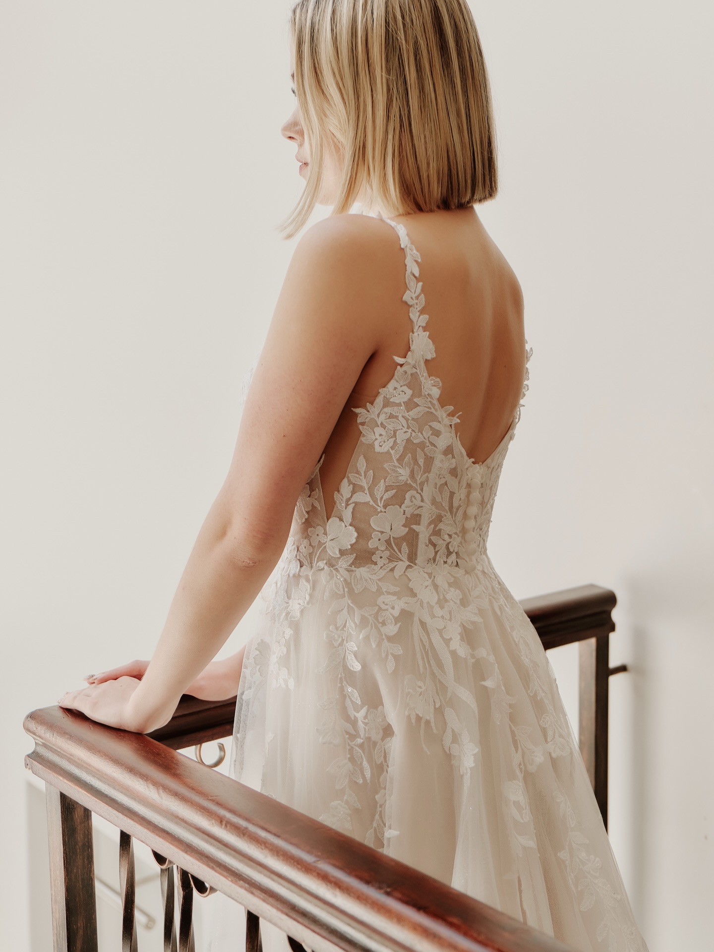 A gown so timeless it turns staircases into fairytales ✨🤍
Layers of lace, a royal silhouette, and pure bridal drama.
📌 Save this for your dream dress inspiration
💌 Tag a bride who would love this look
#bride #johannesburg #wedding #lace #engagement #ballgown