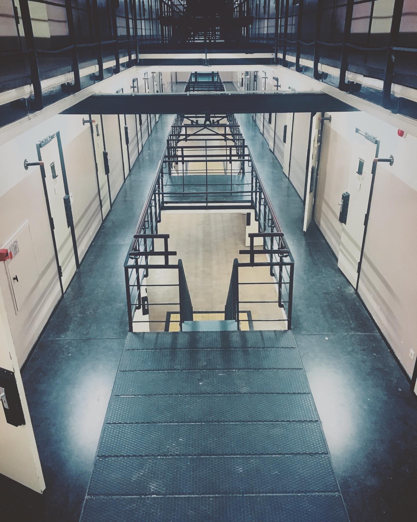 Living in lockdown can be hard, but a musiccomposer is kind of used to that. Imagine a composer that has his studio based in an old prison!! #lockdown #prison #studio #musicstudio #composerlife #vrijewolf #utrecht