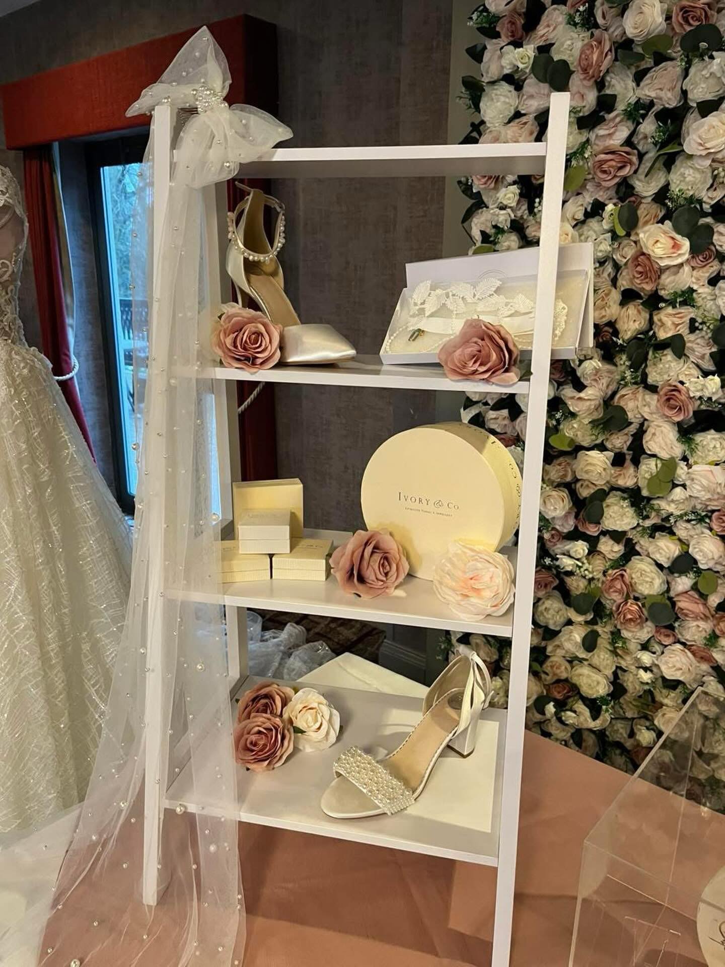 Veils, shoes, garters, tiaras, hair combs, earrings & necklaces all available in the boutique!
#bridalaccessory #veil #shoes #earrings #necklaces