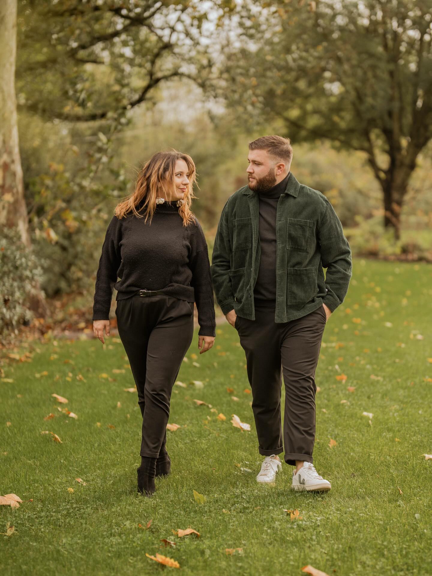 NOUVELLE ÉTAPE ✨
Après quatre années d’aventure, une nouvelle étape s’ouvre pour Bakarra.
Fondée il y a quatre ans par Raphaël et Héloïse, l’agence s’est développée au fil des rencontres, des collaborations et des événements, portée par une vision commune de l’événementiel : exigeante, humaine et sincère.
À compter du 20 janvier, Raphaël fait le choix de quitter son rôle au sein de l’agence. Ce départ s’inscrit dans une transition pensée et préparée, afin d’assurer une continuité fluide des projets et des accompagnements en cours.
L’agence poursuit son chemin avec Héloïse, qui continue de porter et de développer Bakarra dans la lignée de ce qui a été construit depuis le premier jour.
Nous tenons à remercier chaleureusement Raphaël pour ces années de co-fondation, d’engagement et de construction. Son implication et son regard ont contribué aux bases sur lesquelles l’agence continue aujourd’hui d’évoluer. Nous lui souhaitons une très belle suite dans son parcours.
L’aventure continue, avec la même exigence et la même attention portée à l’humain 🤍