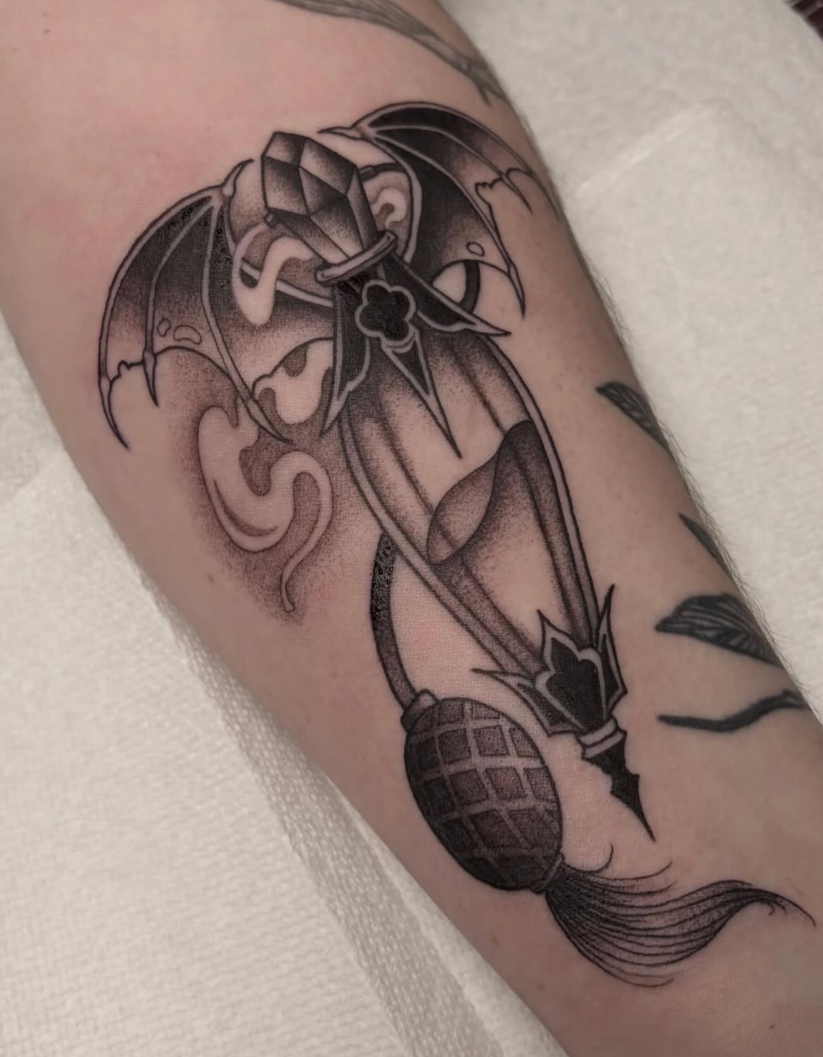 A couple of recent bottle🫙designs from @renisanartist ! 🦇💀 Ren is available for consultations on Tuesday/Wednesday/Friday/Saturday every week, stop by to get an appointment on the books!
#ironwoodink #omahatattoos #omahanebraska #tattoo #tattooartist
