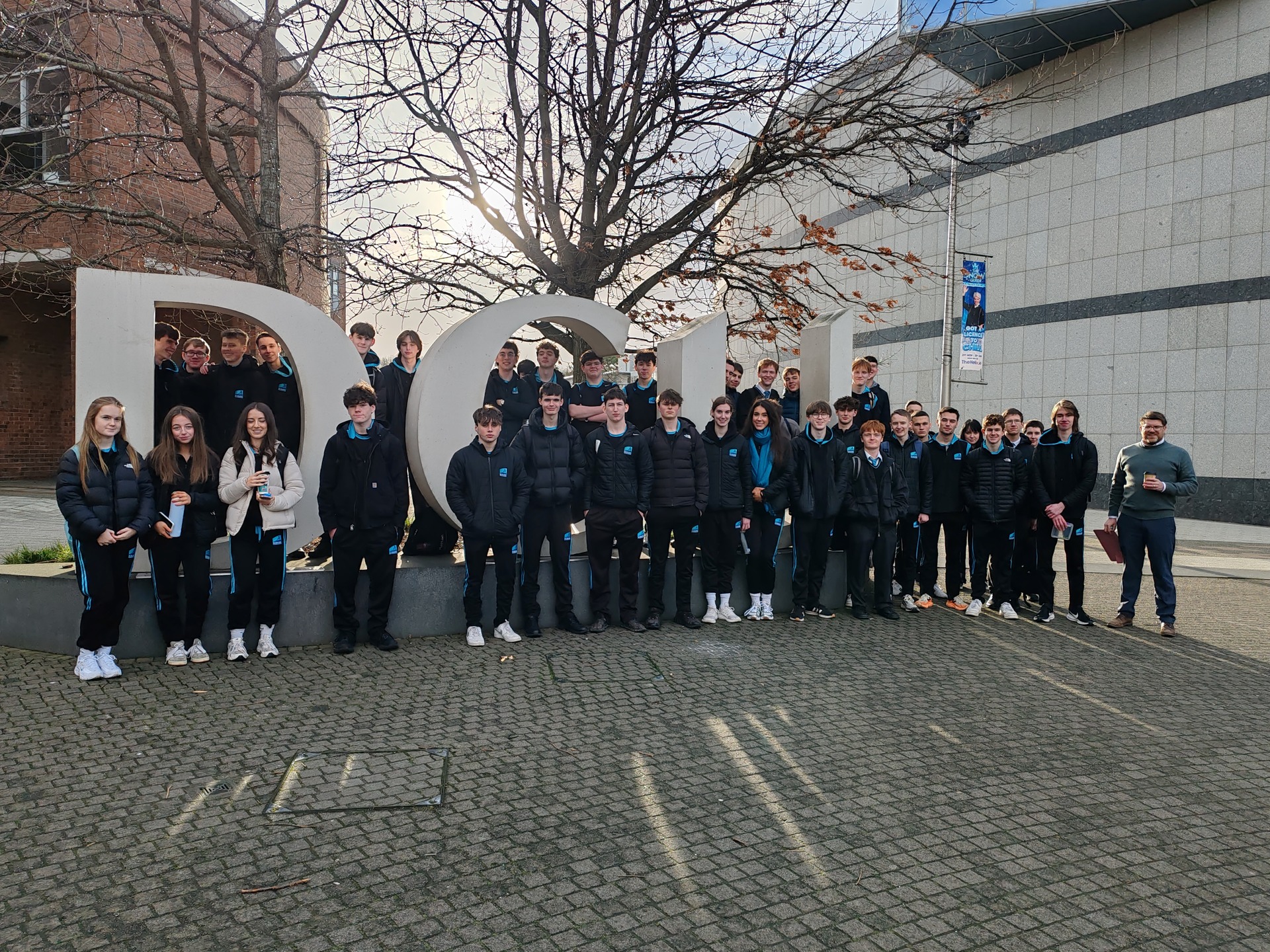 Our intrepid 5th and 6th Year Physics students had the opportunity to visit DCU earlier this week to experience a hands-on experiment workshop and learn all about water conservation 👨🔬