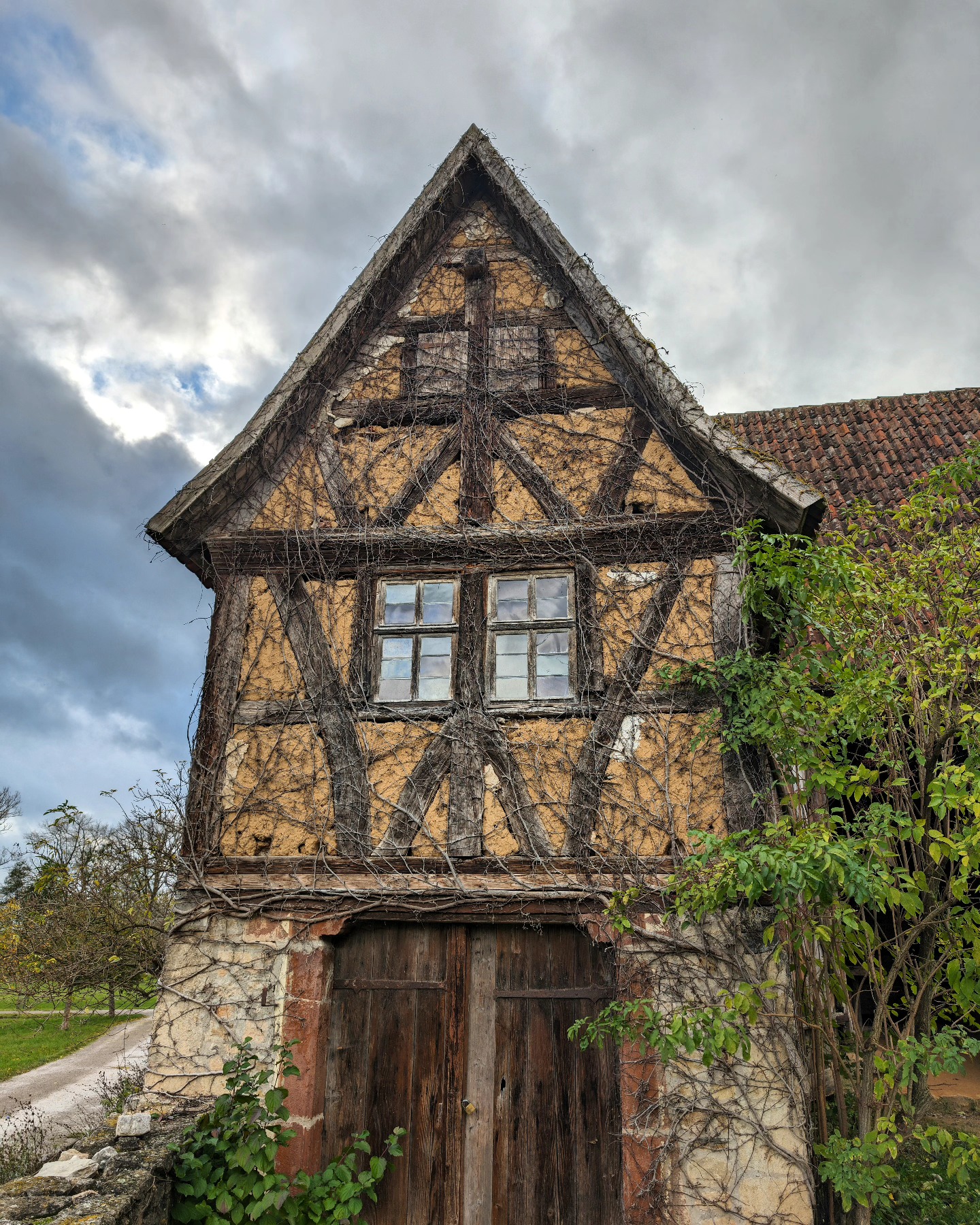 Viel Charakter und viele Heizkosten! Hol dir neue Fenster! Du weißt wo 😉