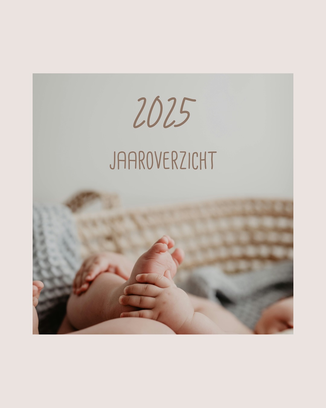 2025 bracht ons opnieuw zoveel bijzondere momenten: Zoveel nieuwe levens mogen verwelkomen, zoveel verhalen mogen delen, zoveel gezinnen mogen begeleiden.
Van de 328 baby’tjes, waren dat 170 meisjes en 158 jongens. Ook waren er 5 tweelingen bij.
Daarnaast werd er volop ingezet op verbinding, voorbereiding en zelfvertrouwen:
🤍 10 koppels volgden Hypnobirthing
🧘♀️ 65 zwangeren genoten van zwangerschapsyoga
🤱 26 koppels volgden onze “Mommy, Be Ready” infoavonden
🚑 55 mensen volgde de EHBO cursus voor baby & kind van @ad_consulting
🧺 8 deelnemers rommelden mee en verkochten hun spulletjes op onze tweedehandsmarkt.
🌱 Vooruitblik naar 2026
– Nieuw: Mama-baby yoga
– En… De Ronding bestaat 10 jaar! 🎉
Dank aan alle ouders die ons hun vertrouwen gaven en aan iedereen die deel uitmaakte van dit mooie jaar.
We kijken met trots terug en met volle goesting vooruit naar alles wat komt. 💛