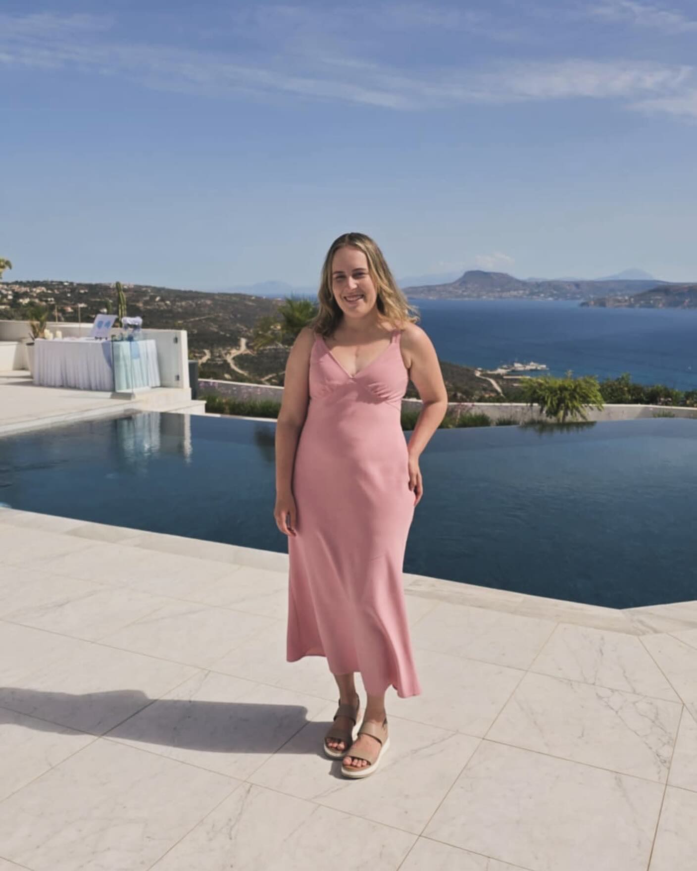 Life’s too short to wear boring clothes. Embrace the bold, the bright, and the beautifully pink today!
Back in Melbourne on the 21st book your session for end of October/November now 🗓️
#fashionstylist #summer #fashion #ootd #weddingguestdress #wardrobe
https://www.kaitlynjanefashion.com