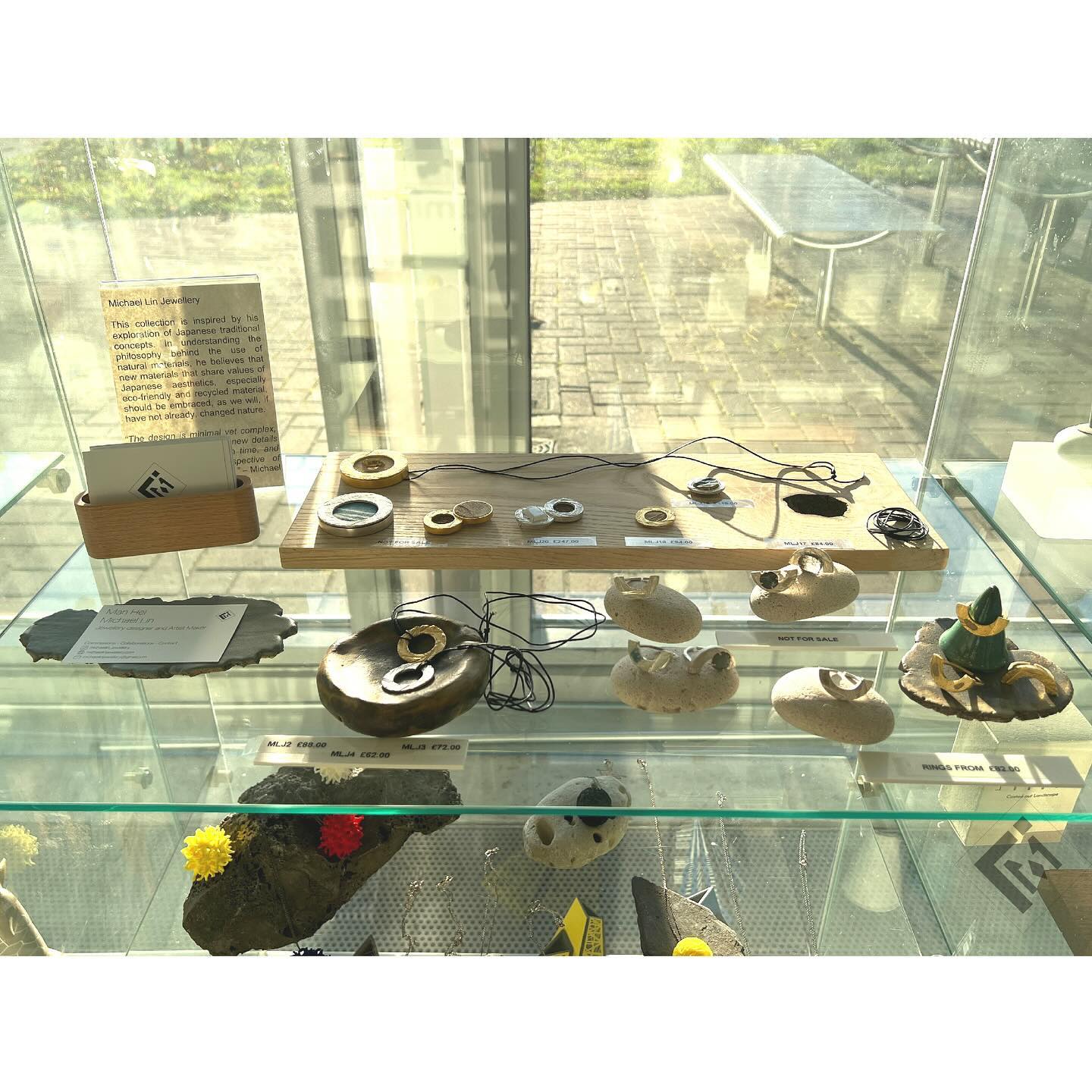 .
This weekend, alongside the magnificent show Lustre 2023, my work is displayed and for sale in @lakesidearts store😆🎉🎊
A huge thank you to Lakeside Art for the opportunity, especially for the support from craft coordinator Lesley Beale, which is a great encouragement to my practice🙌🏻👏🏻
Please check out their store and exhibitions for fantastic events and artworks, which this showcase also include works from our recent graduate and current Artist In Residence Carolina and @by.broadley from @soj_bcu @a.i.r_soj @jo_bcu ✨
You can purchase my work that is for sale directly from the gallery's shop which will be on display until the end of January, or you can also contact me for reproductions or personal commissions!😁✨
.
.
.
.
#jewellery #art #contemporaryjewellery #artjewellery #narrativejewellery #jewelery #narrativejewelry #artjewelry #contemporaryjewelry #japan #hongkong #uk #ukjewellerydesigner #ukjewellery #hkjewellery #hkjewellerydesigner #japanesejewelry #japanesejewellery #japanesejewelrydesigner
#photography #japaneseaesthetics #japaneseaesthetic #wabisabi #gem #gemmology