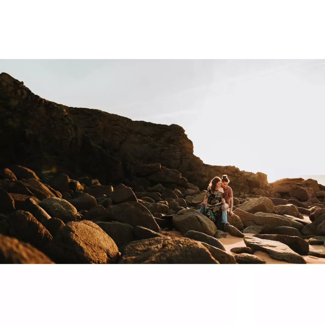 Merci encore pour ce beau moment, sur votre plage dans ce sublime cadre
.
.
.
#iledyeu #yeu #seancephotocouple #photogrossesse #goldenhours #photographecouple #photographegrossesse #narrateurdevie #souvenirs