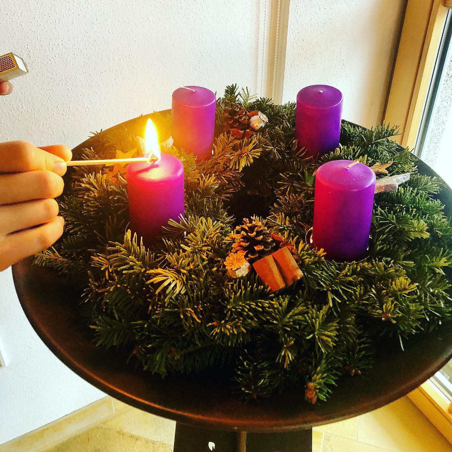 Wie schnell ein Jahr vergeht ...
trotz aller Tücken, die dieses Jahr für uns hat, ist es doch wieder so weit - es ist Weihnachtszeit! Heuer einmal viel ruhiger und gemütlicher. Ganz anders als gewohnt. Aber schön auch ☺️ Euch allen einen lieben Advent!