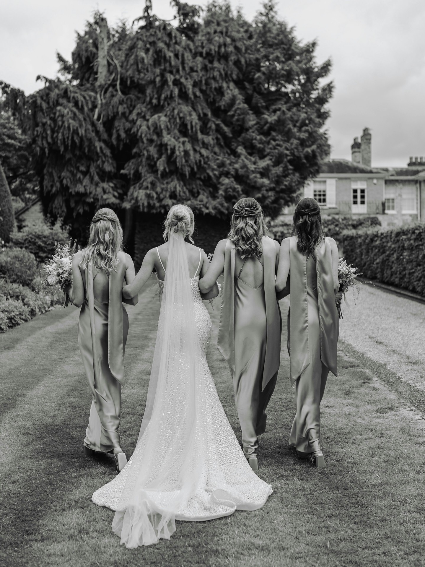 A private wedding on the family estate 🖤🤍
It was a joy to bring this day to life for Mrs & Mrs Campbell, from the bespoke marquee set-up, to full event management.
A day to remember, forever.
📸 @_laurenmayphotography
#MarqueeWedding #WeddingInStyle #CountrysideWedding #EventPlanning