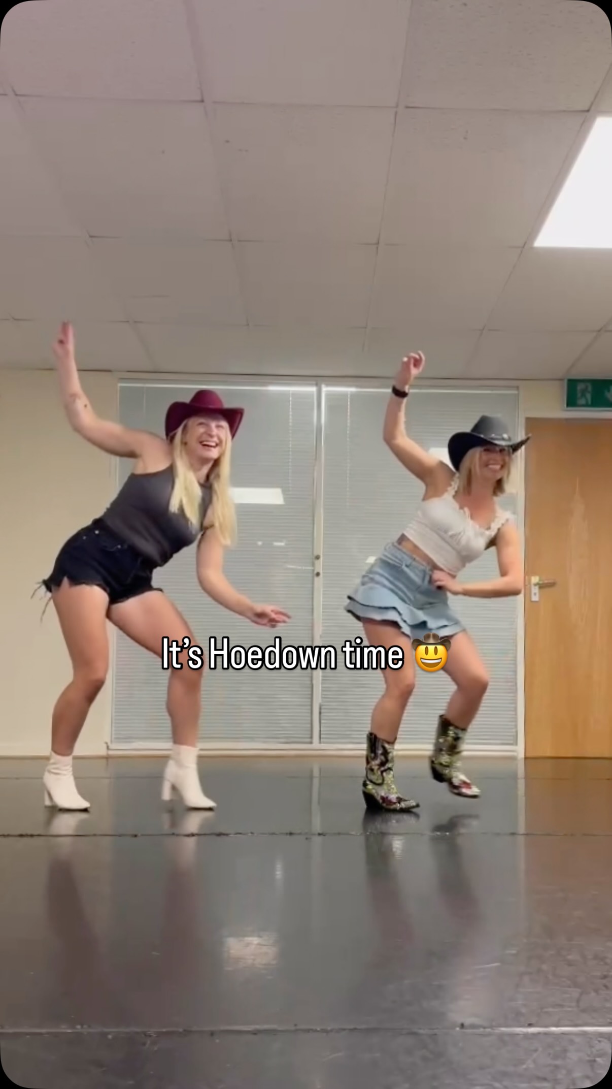 🍂 COUNTRY HOEDOWN 🤠
Kick up your boots on Sat 28 Feb | 7–10pm 🪕
Beginner-friendly line dancing, big laughs, tasty bites & all the country vibes with Jazz + me. Never danced? Perfect. Two left feet? Even better.
Roll in solo, grab your mates, or wrangle the whole fam, this night is made for you!
🤠 Dress-up encouraged
🌽 Buffet dinner included
🍻 BYO drinks
📍 Eden Centre, Malvern
💷 £28 pp
🎟️ Book via link in bio or DM us!
#hoedown #countryvibes #linedance #bootscootinboogie #malvernevents