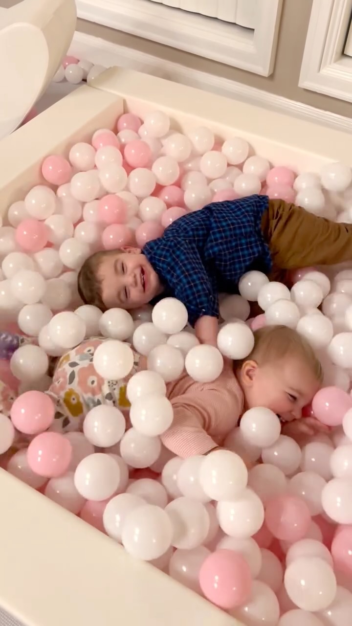 Dive in to party planning with us✨
#softplayrental #ballpit #childrensparty #ballpitrental #softplay