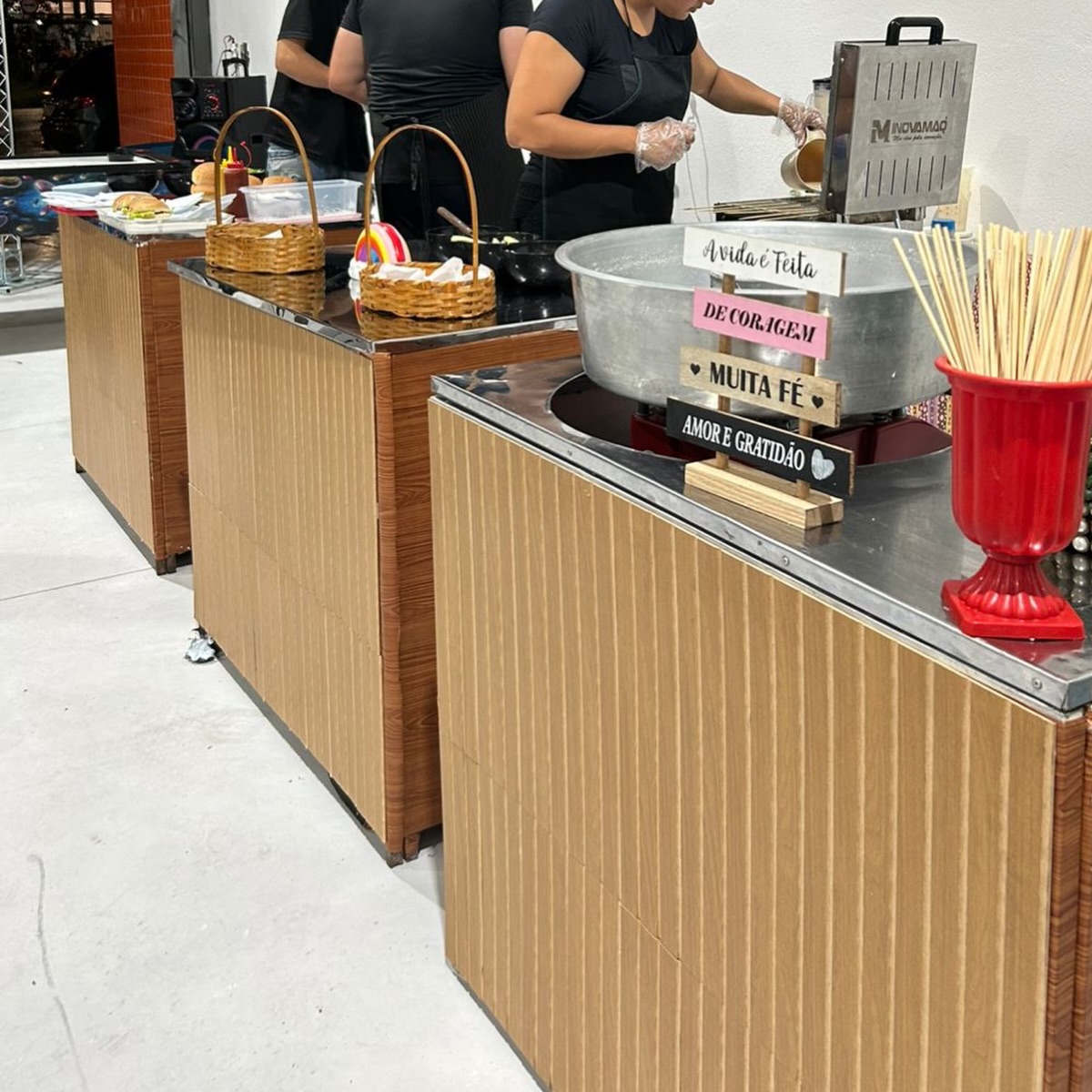 🍔✨ Tudo que a gente ama fazer: crepe quentinho + hambúrguer na chapa e muita gente feliz!
Uma experiência que vira atração, tudo com apresentação impecável e muito capricho pra voces!
Chama no whatsapp e faça seu orçamento: 1191280-6949