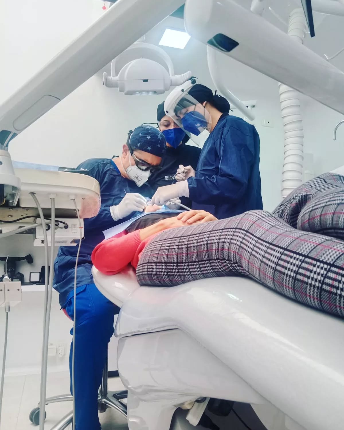 #Teamdr.posada 🇨🇴🖤
.
.
.
.
.
.
.
.
.
.
.
.
.
.
.
.
.
.
.
#pasion #workfriday #implantescolombia #bogota🇨🇴 #rehabilitacionoral #cirugiaimplantes #friday